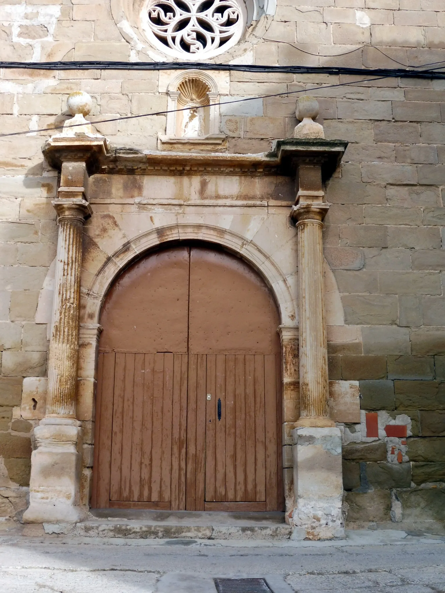 Photo showing: Església de Sant Josep de Bellmunt d'Urgell: portada

This is a photo of a building indexed in the Catalan heritage register as Bé Cultural d'Interès Local (BCIL) under the reference IPA-339.