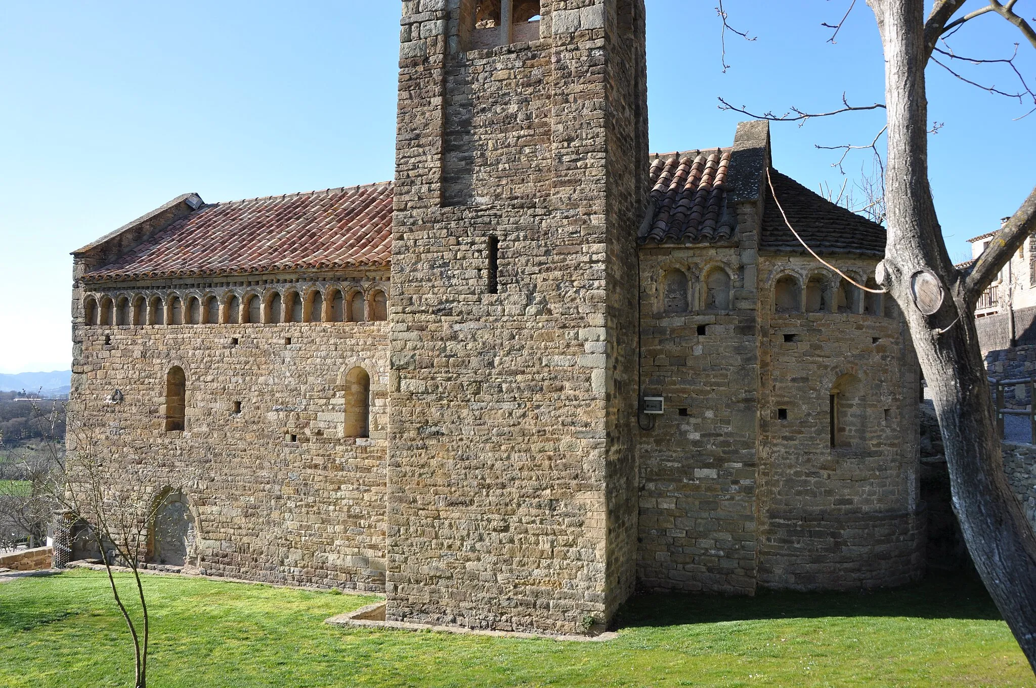 Photo showing: Tavèrnoles. Saint Stephen parish church. 11th C.