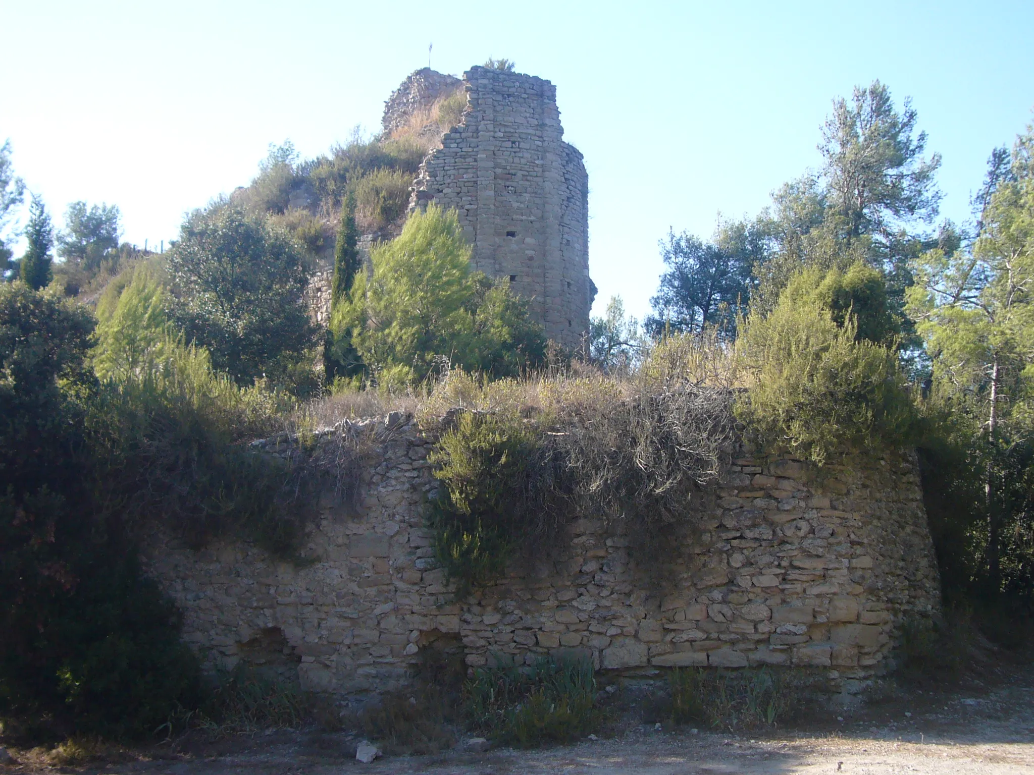 Photo showing: Absis de l'església romànica del Castell de Castellolí