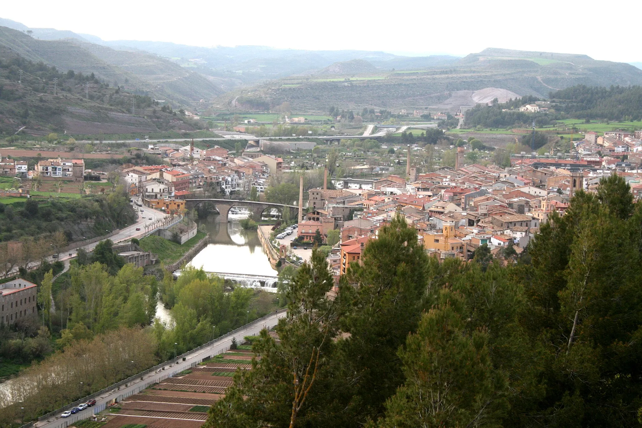 Photo showing: Sallent from the Castle