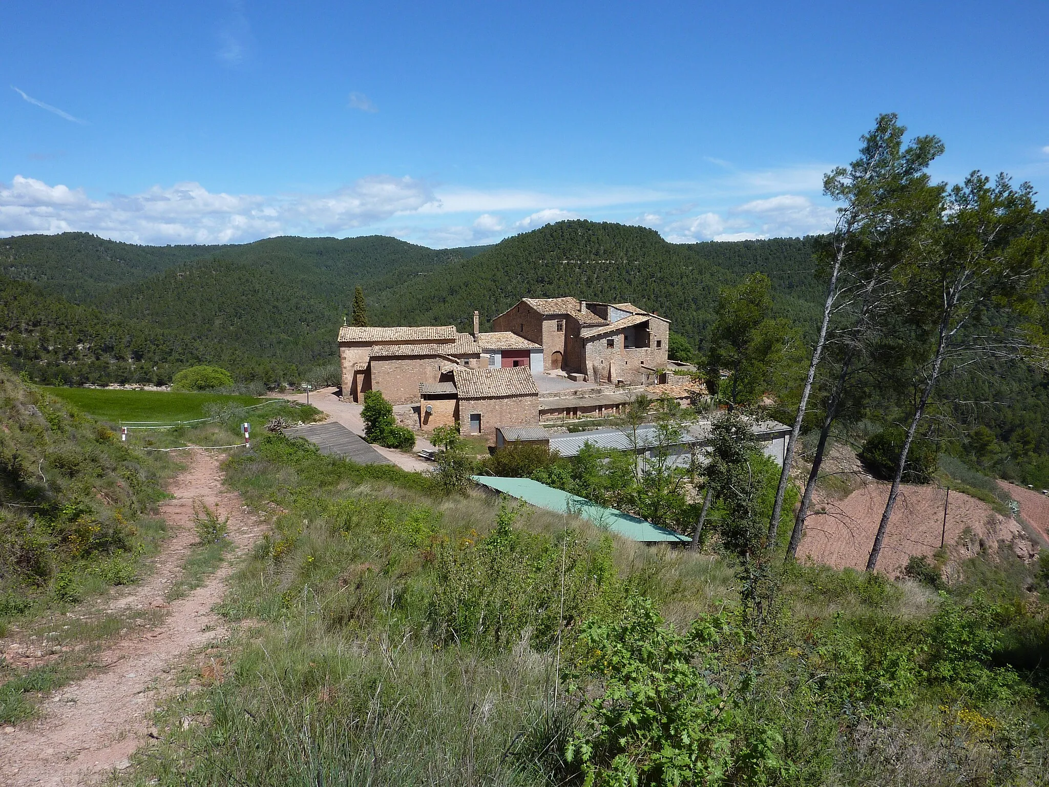 Photo showing: Santuari de la Mare de Déu de Fucimanya i masia (Sallent)