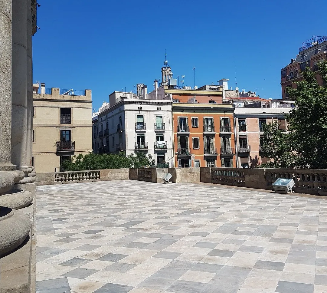 Photo showing: Llotja de Mar de Barcelona. La terrassa sobre la Plaça de Palau