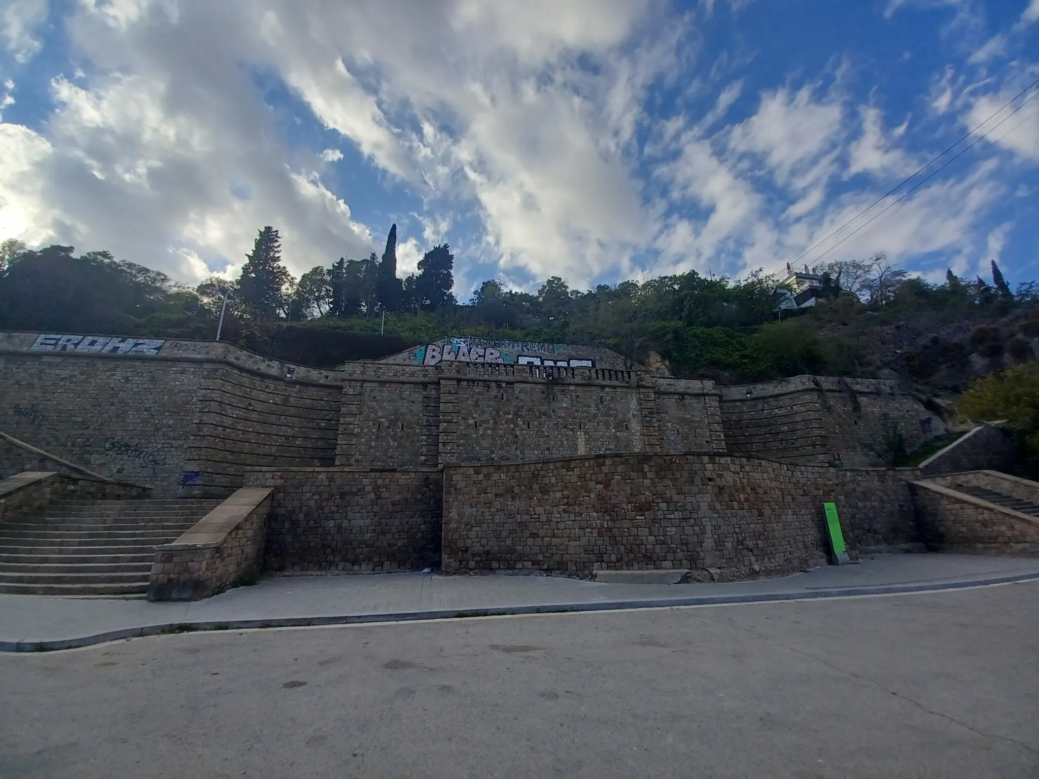 Photo showing: Escales de Forestier, a la base de la muntanya de Montjuïc, a Barcelona