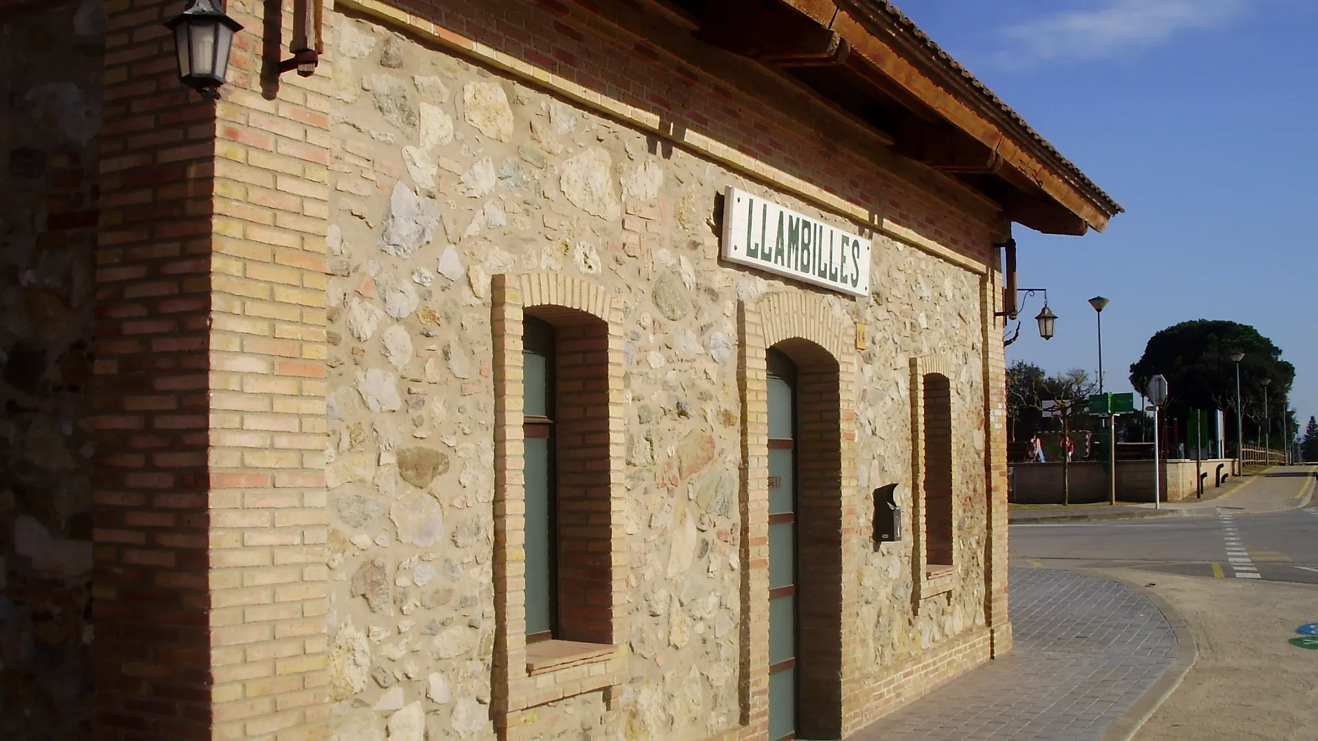 Photo showing: Estació antiga del ferrocarril de Girona a St Feliu de Guíxols (Carril bici)