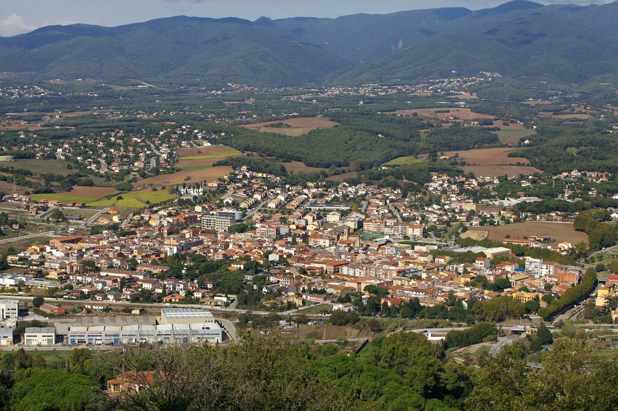 Photo showing: Vista general de Llinars del Vallès des del castell de Llinars