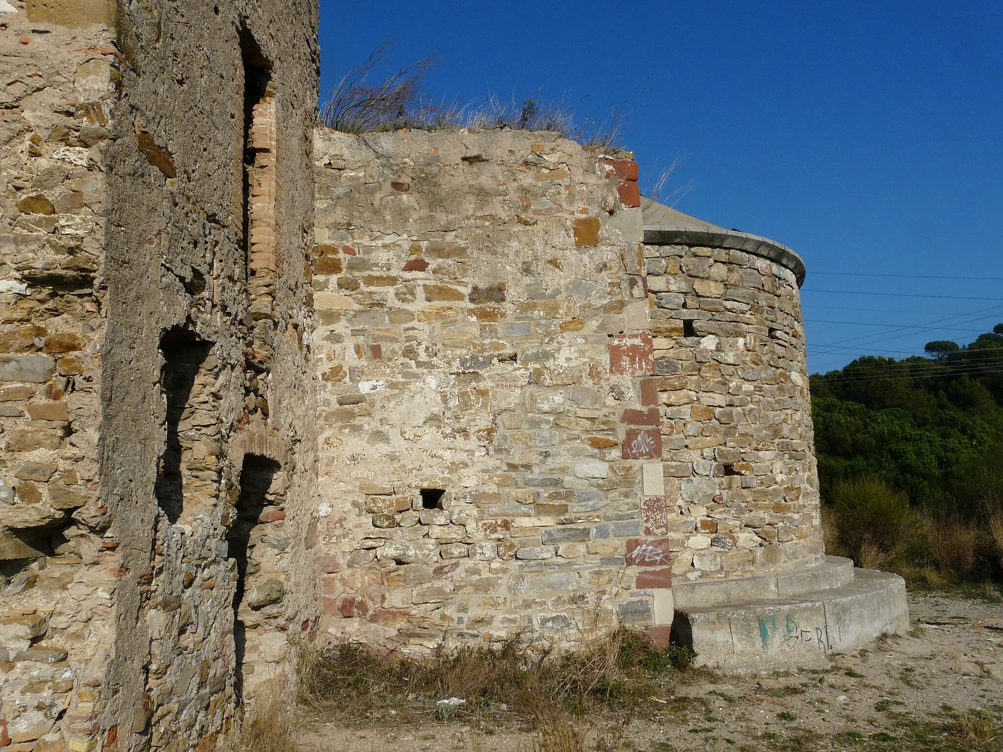 Photo showing: Ermita i torre de Sant Pere de Romaní (Molins de Rei)