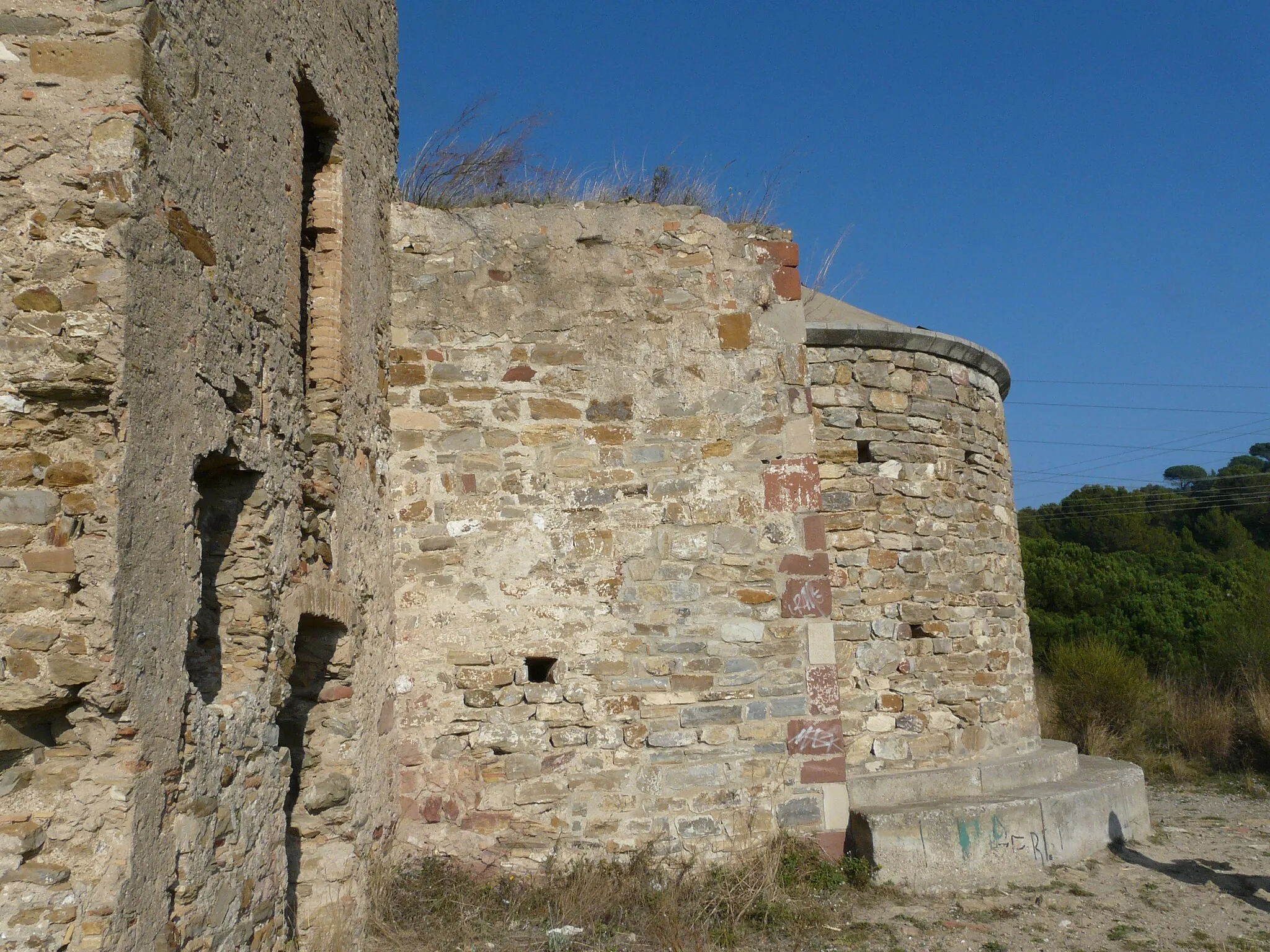 Photo showing: Ermita i torre de Sant Pere de Romaní (Molins de Rei)