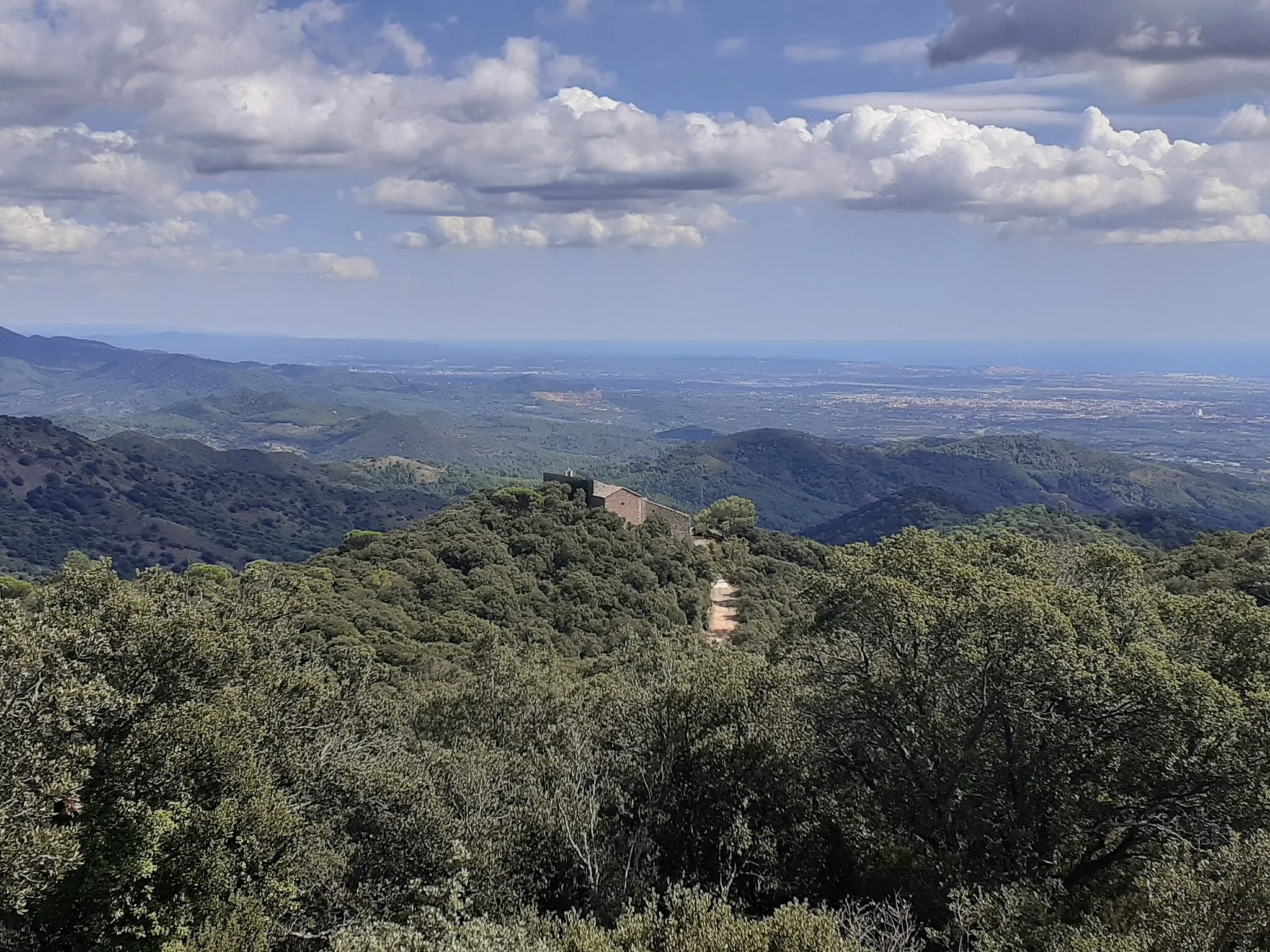 Photo showing: Santuari de la Mare de Déu de Puigcerver (Alforja) vista del cim del Puigcerver