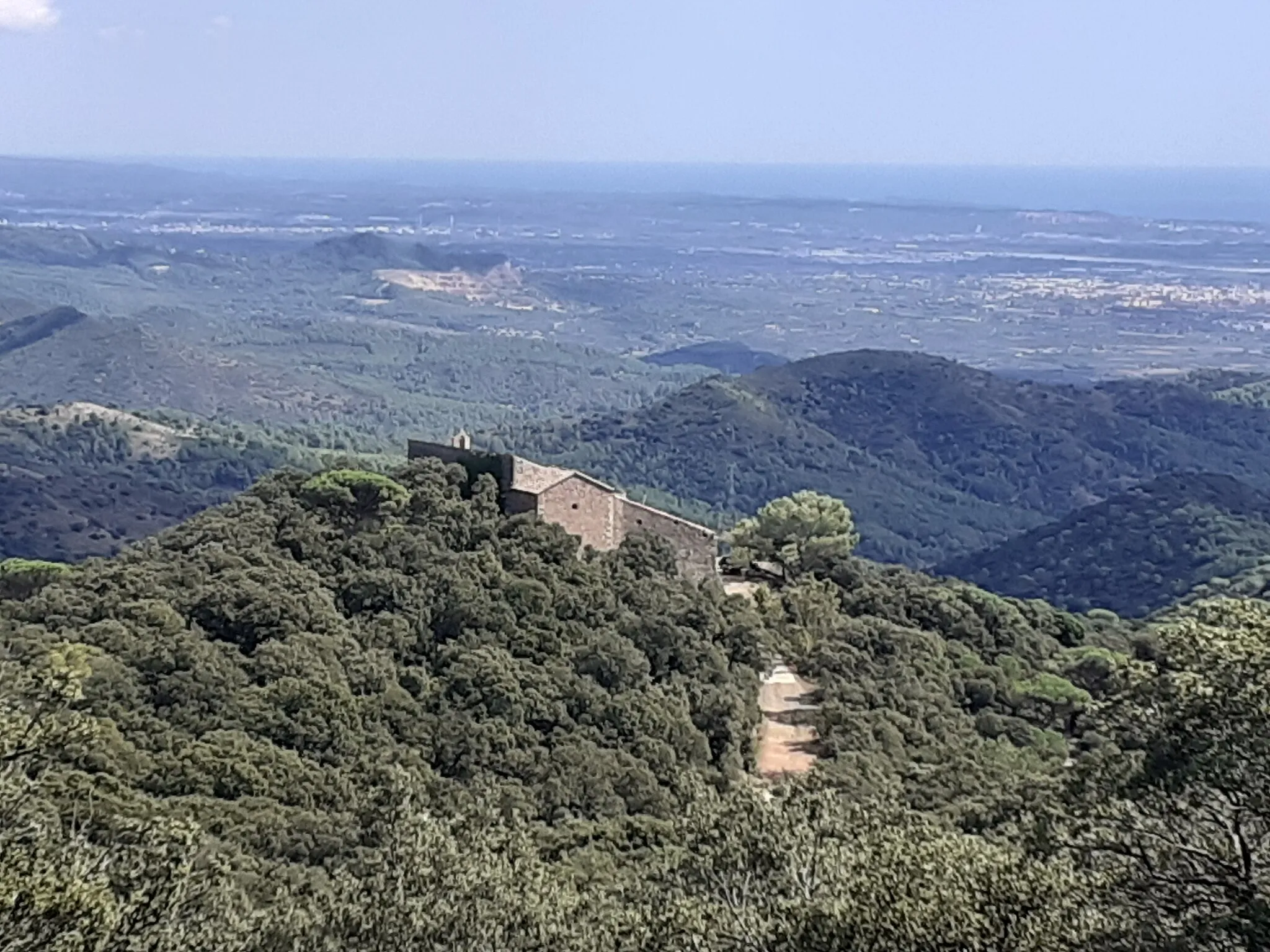 Photo showing: Santuari de la Mare de Déu de Puigcerver (Alforja) vista del cim del Puigcerver