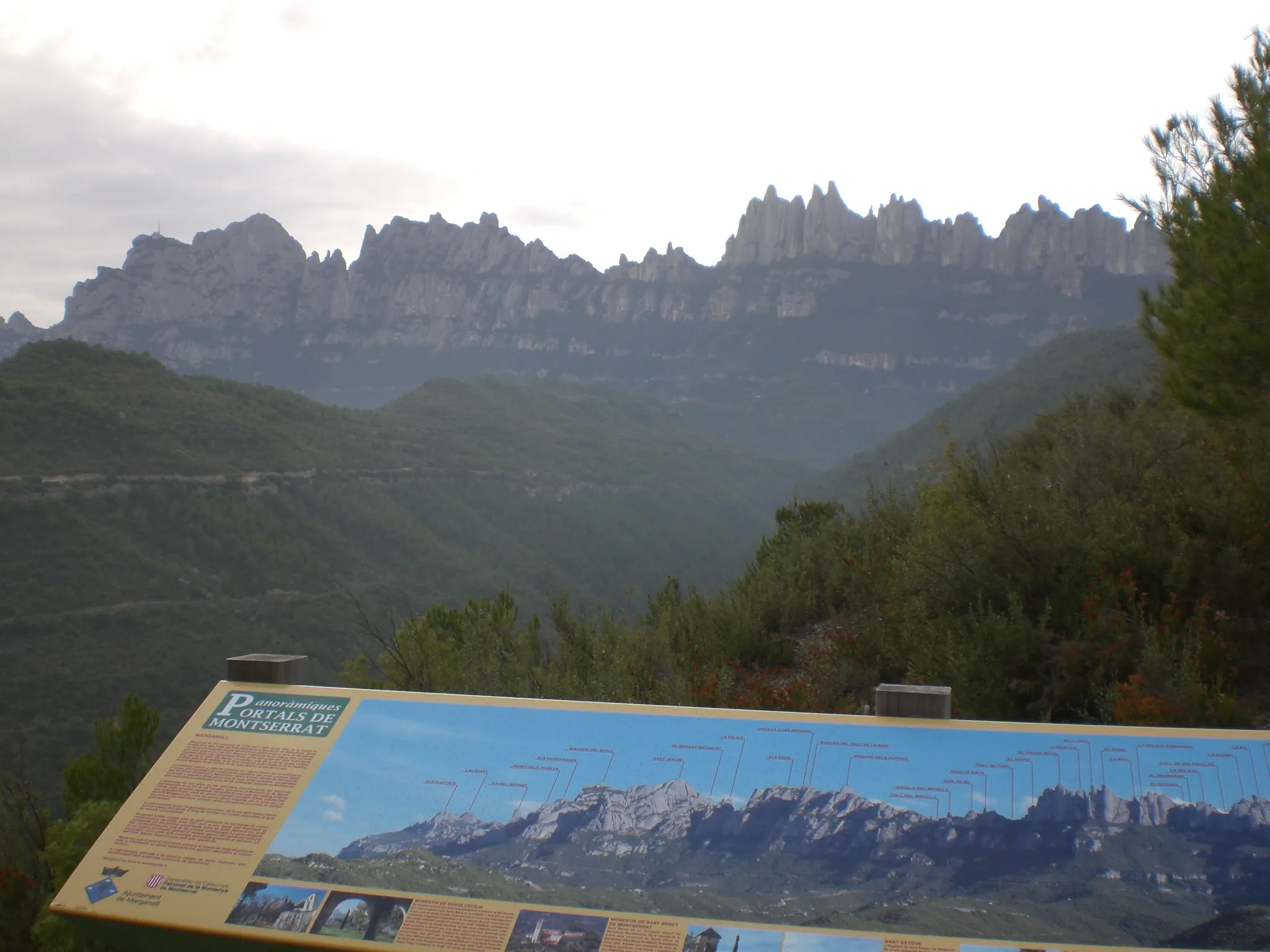 Photo showing: Mirador de Montserrat a Marganell (gener 2011)