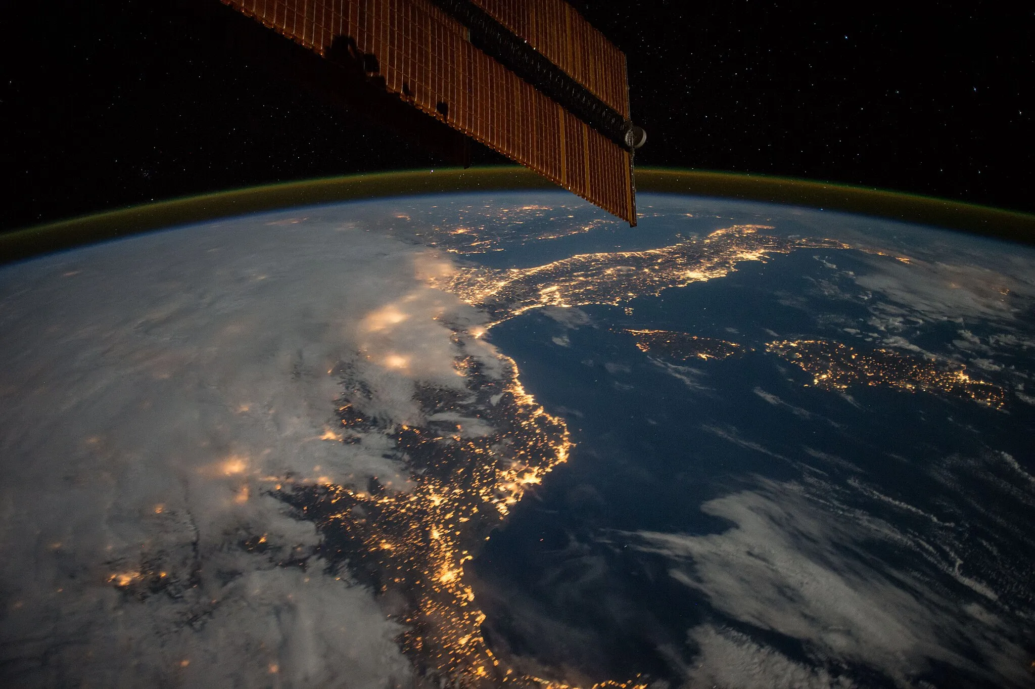 Photo showing: View of Earth taken during ISS Expedition 53.