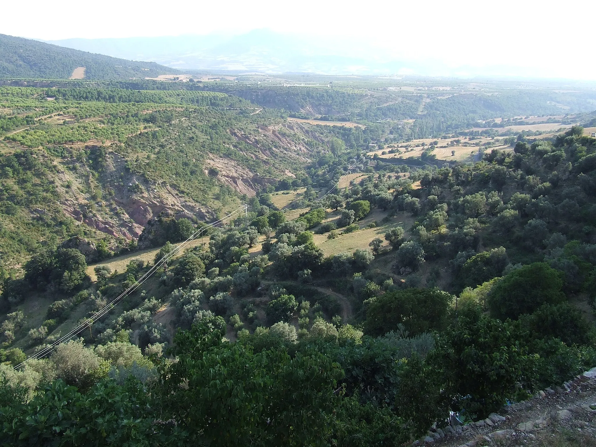 Photo showing: El Riu d'Abella als peus del poble del mateix nom.