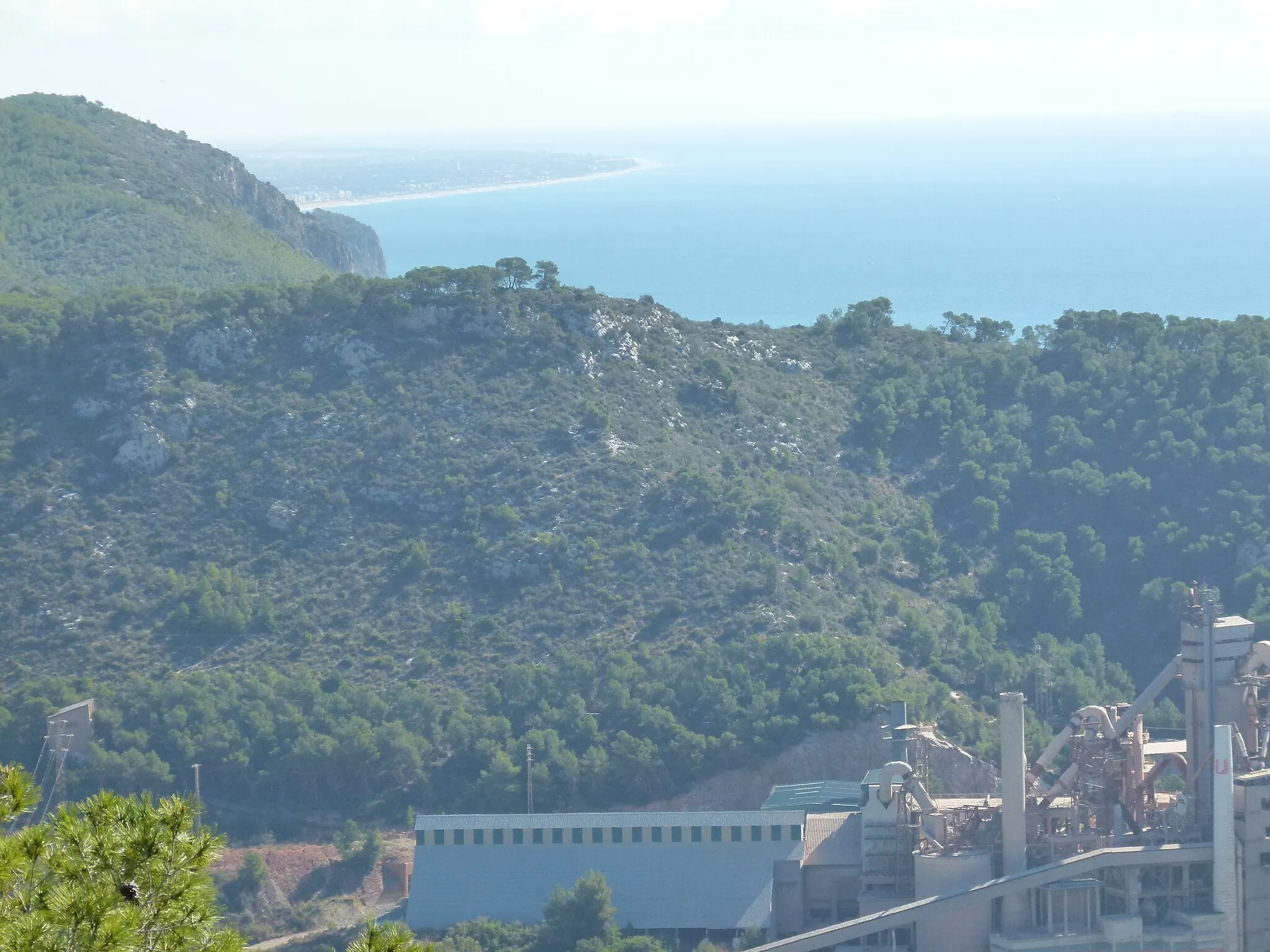 Photo showing: El Puig de la Perdiu des del turó de la Trinitat