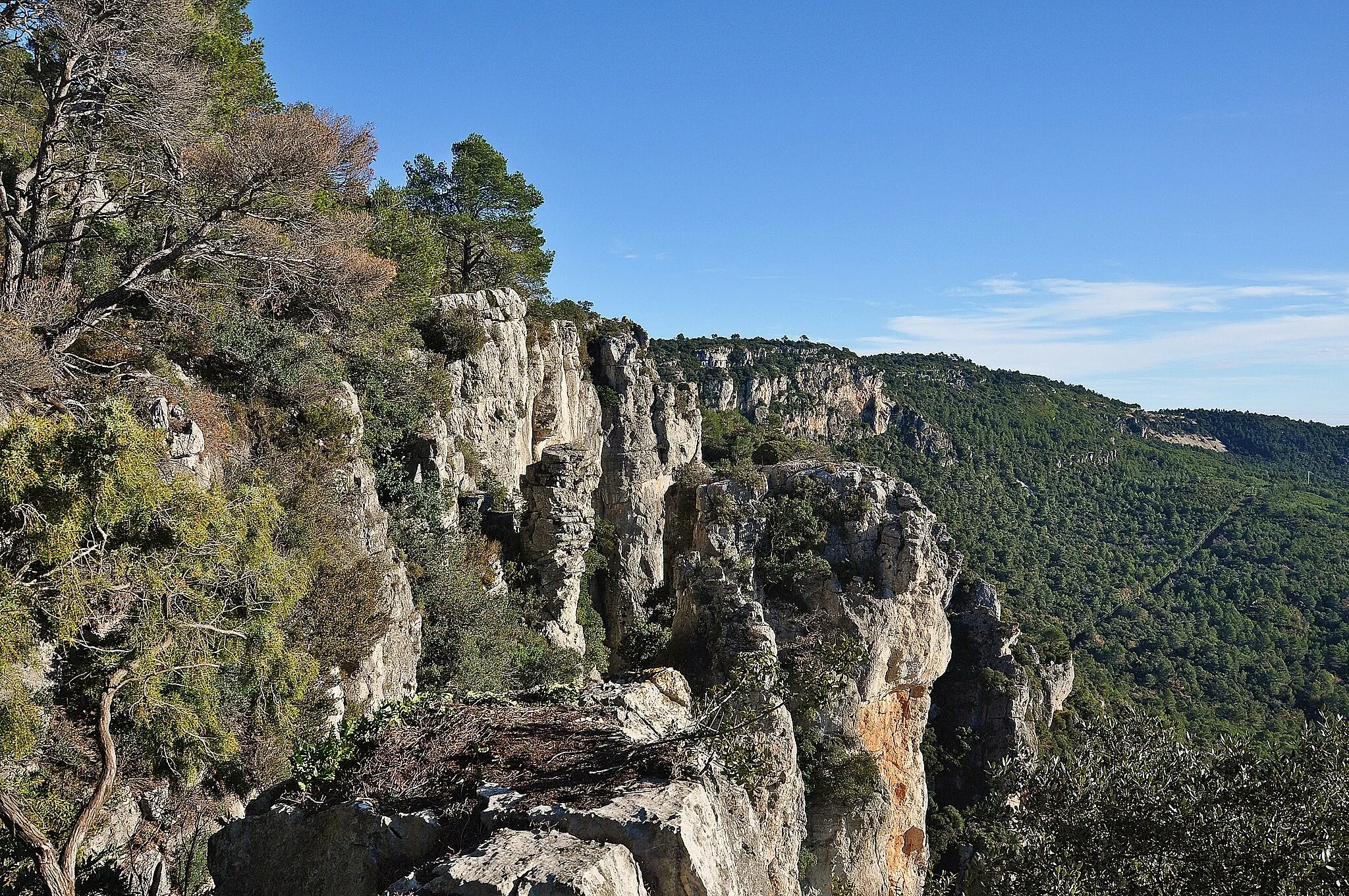 Photo showing: montañas de mont-ral en alt camp-tarragona-cataluña