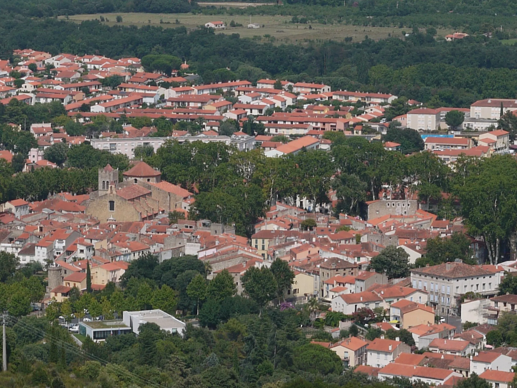 Photo showing: Vue du centre de Céret et de l'église Saint-Pierre depuis un point de vue de la D13f