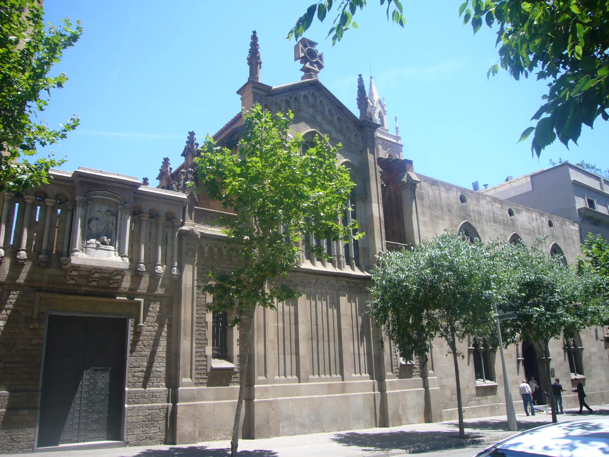 Photo showing: Jonqueres monastery. Entrance to the cloister