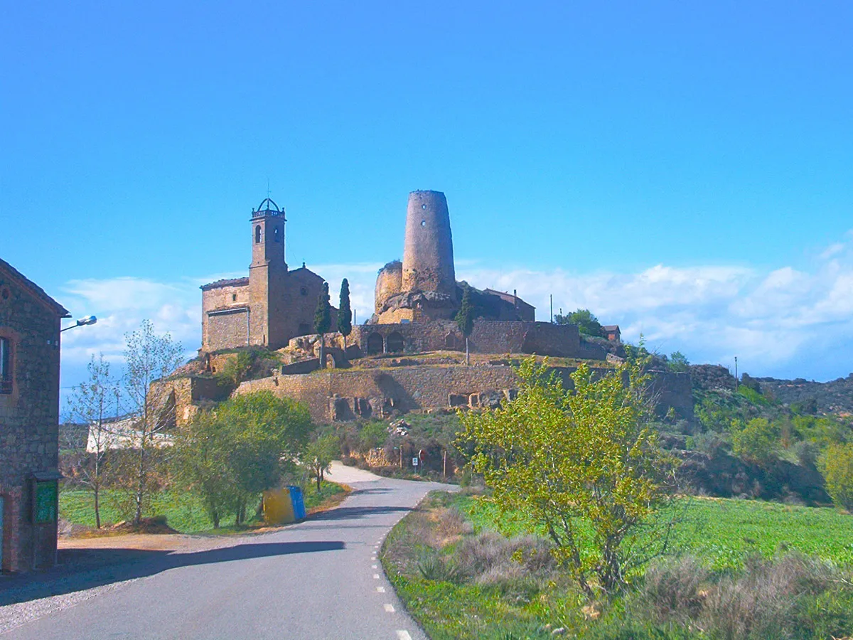 Photo showing: Vista de Lloberola amb l'església i el castell