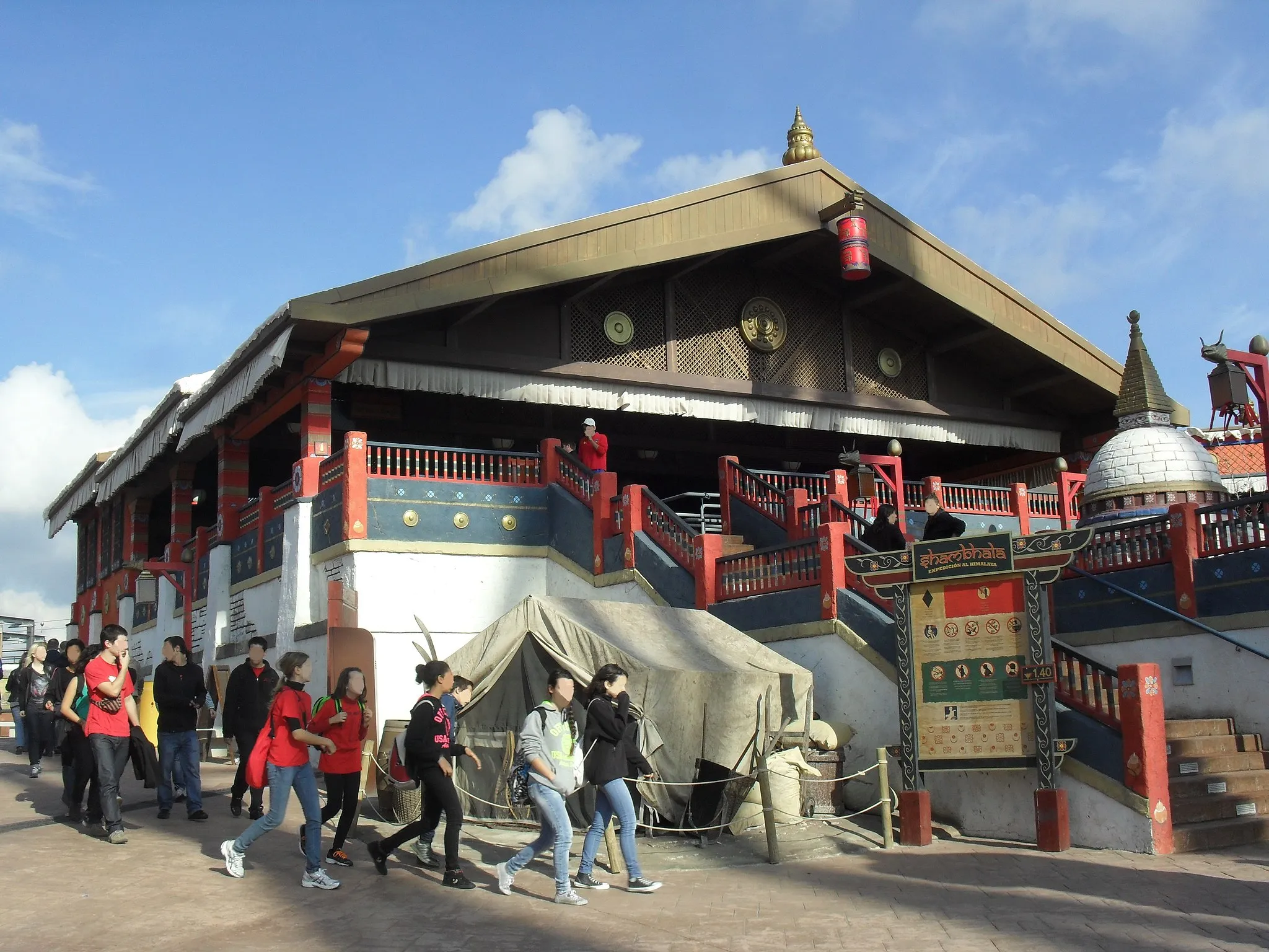 Photo showing: The queue building of Shambhala at PortAventura, Spain