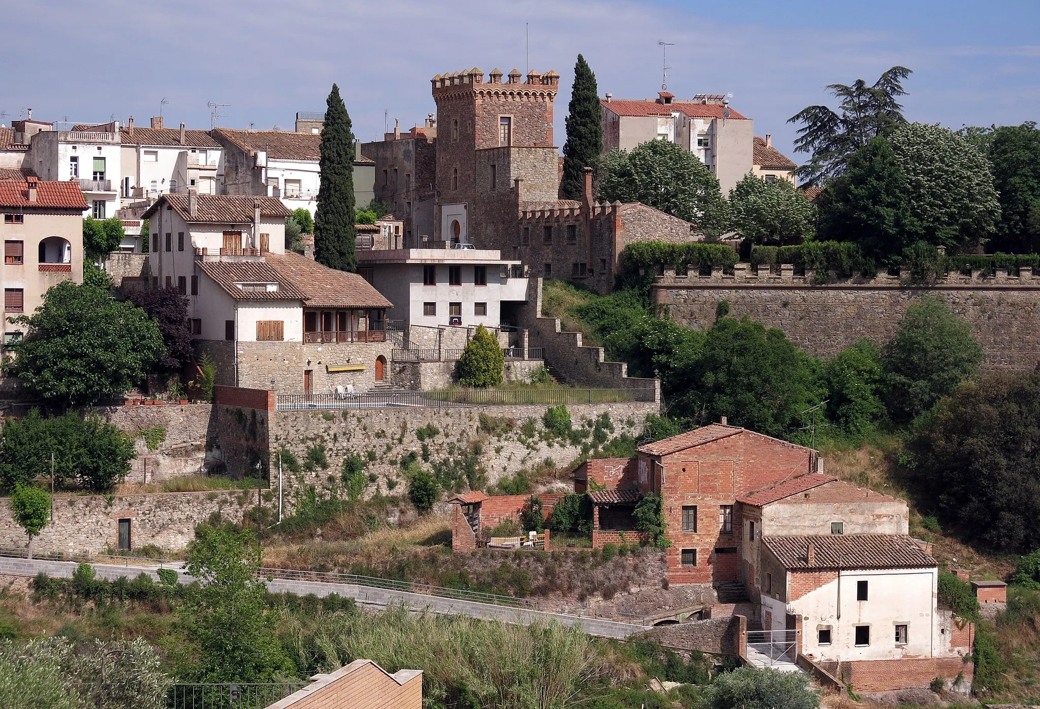 Photo showing: Sant Feliu de Codines des de la Sagrera, al fons el parc de Can Xifreda