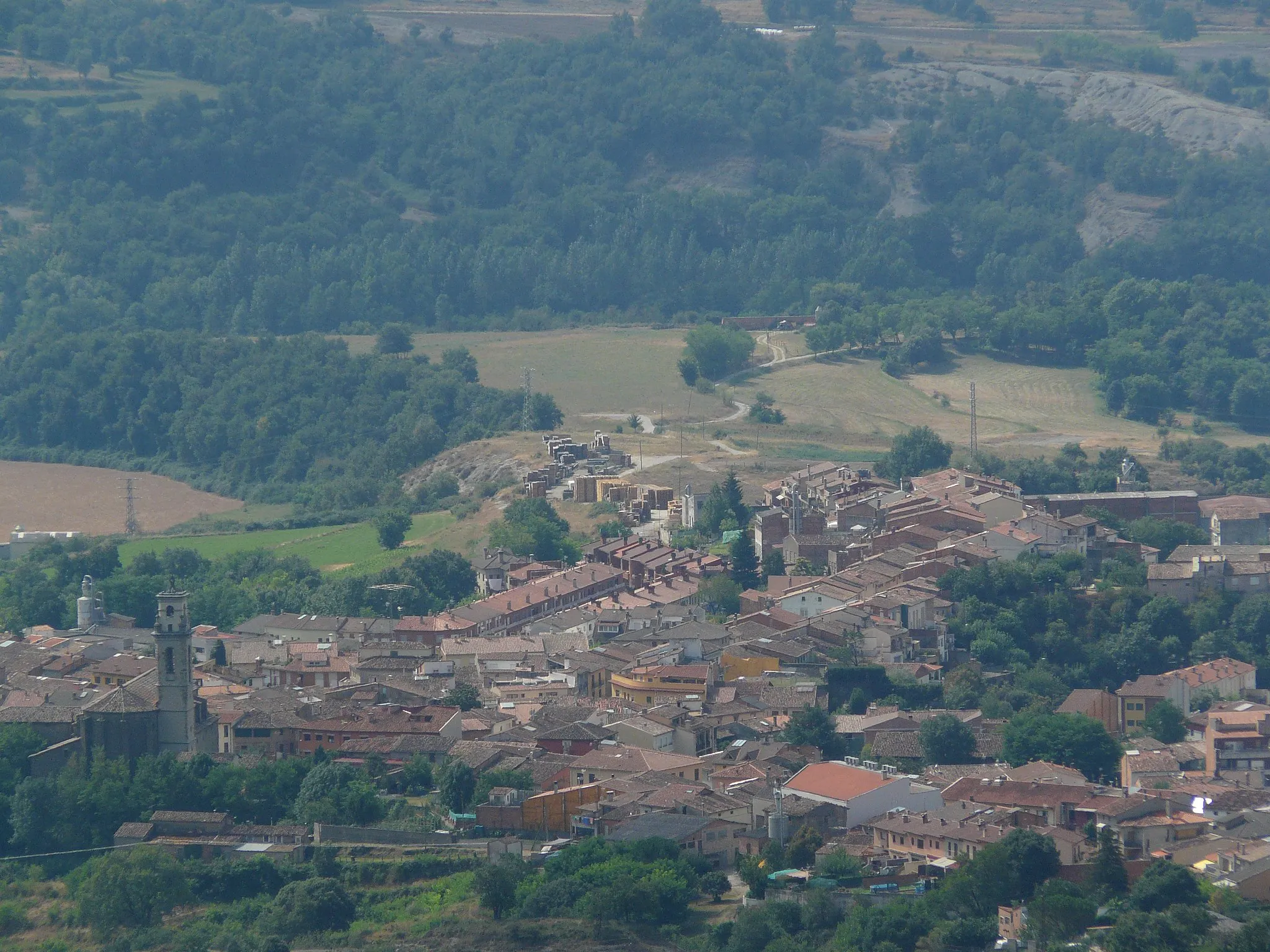 Photo showing: Sant Pere de Torelló vist des del mirador de Monserrat a la serra de Bellmunt.