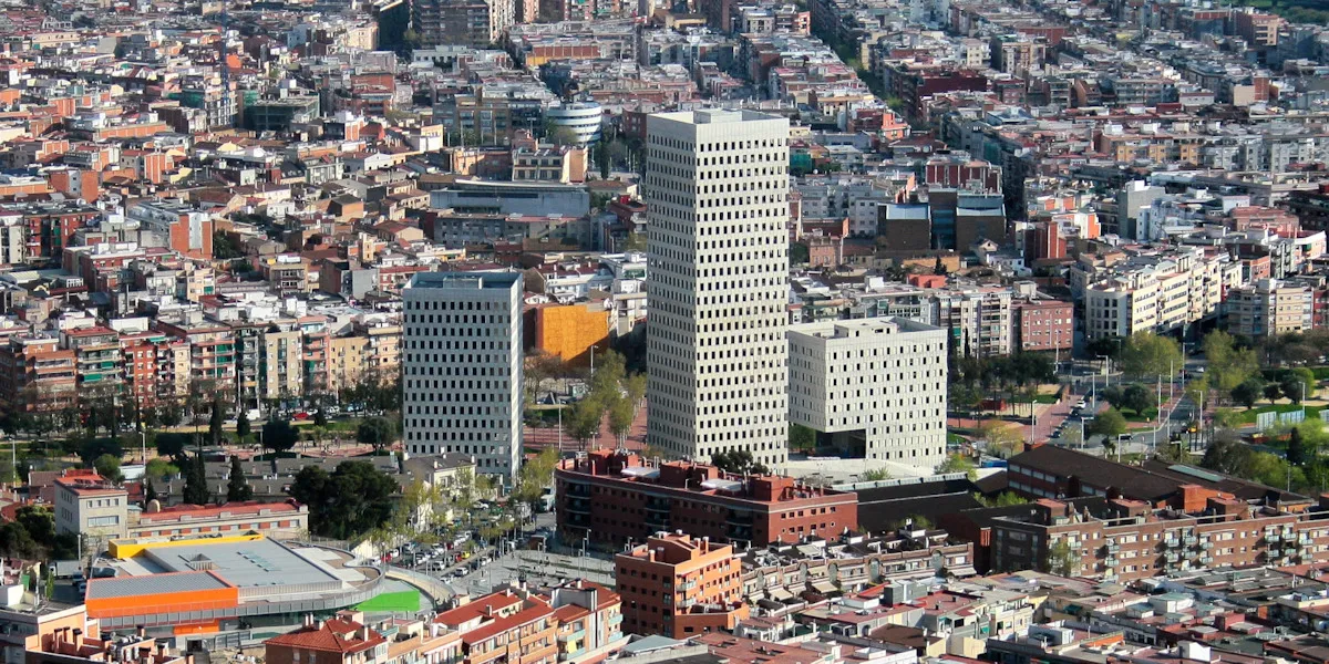 Photo showing: La Pallaresa, Santa Coloma de Gramenet. Architects: Iberian Arquitectos , Terradas Arquitectos , Eduardo Souto de Moura)