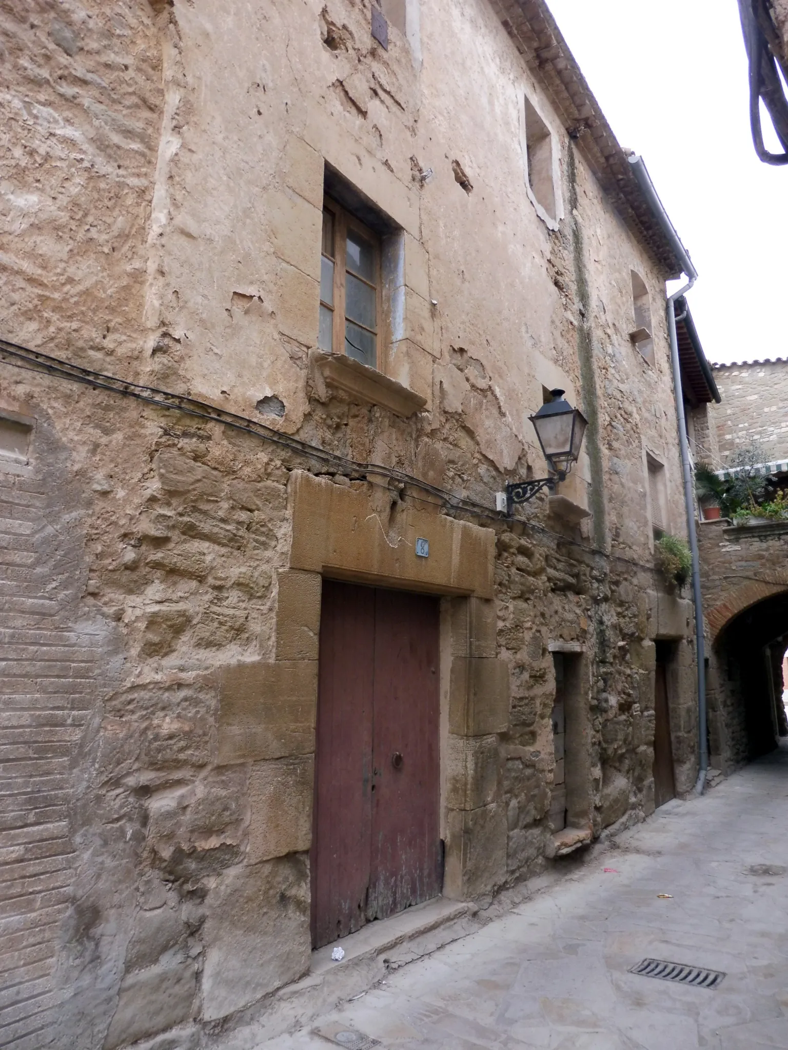 Photo showing: Habitatge al carrer Portal, 8 (la Fuliola)

This is a photo of a building indexed in the Catalan heritage register as Bé Cultural d'Interès Local (BCIL) under the reference IPA-30488.