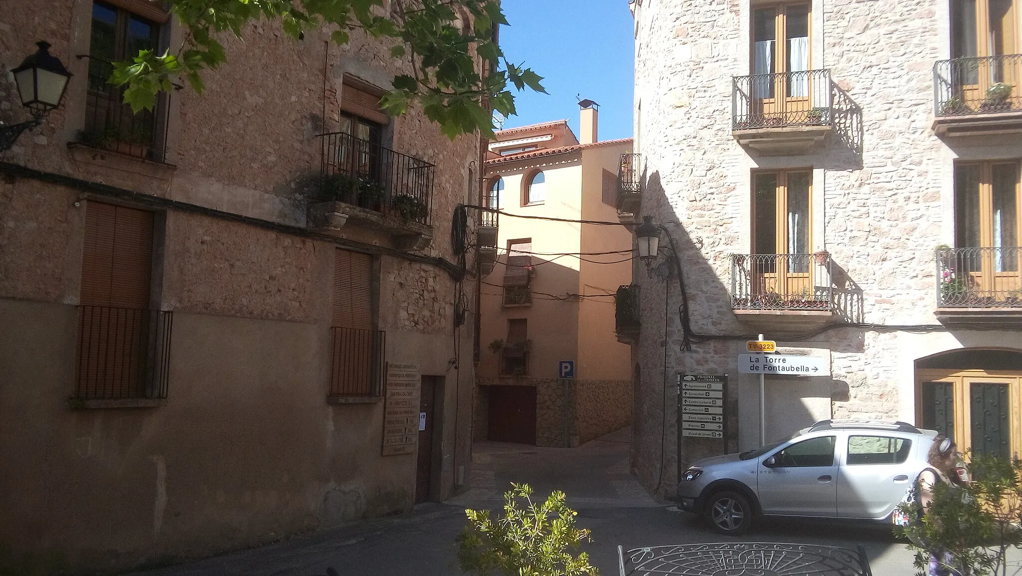 Photo showing: Plaça de l'església.