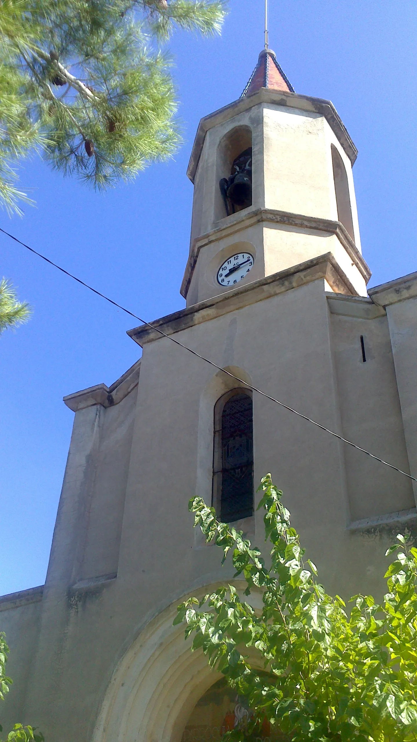 Photo showing: Construïda l'any 1889 i reformada el 1984. Va substituir com a parroquial a la vella església romànica. Té una sola nau capçada amb un absis semicircular i campanar octogonal al frontis.