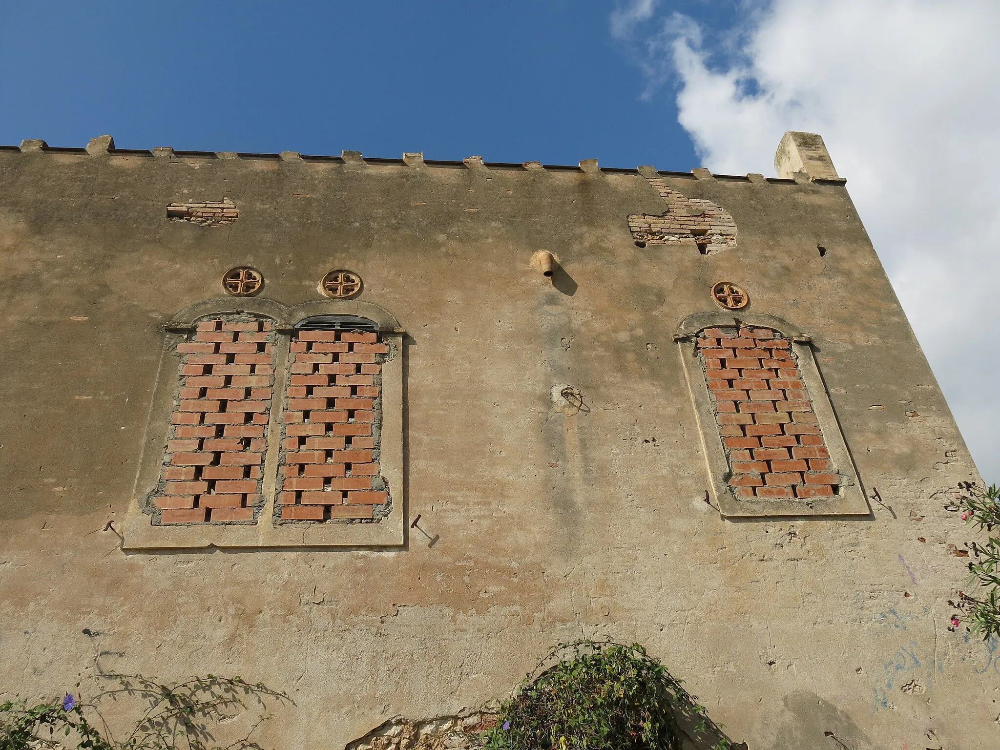 Photo showing: Santa Bàrbara (Sitges)

This is a photo of a building indexed in the Catalan heritage register as Bé Cultural d'Interès Local (BCIL) under the reference IPA-11991.