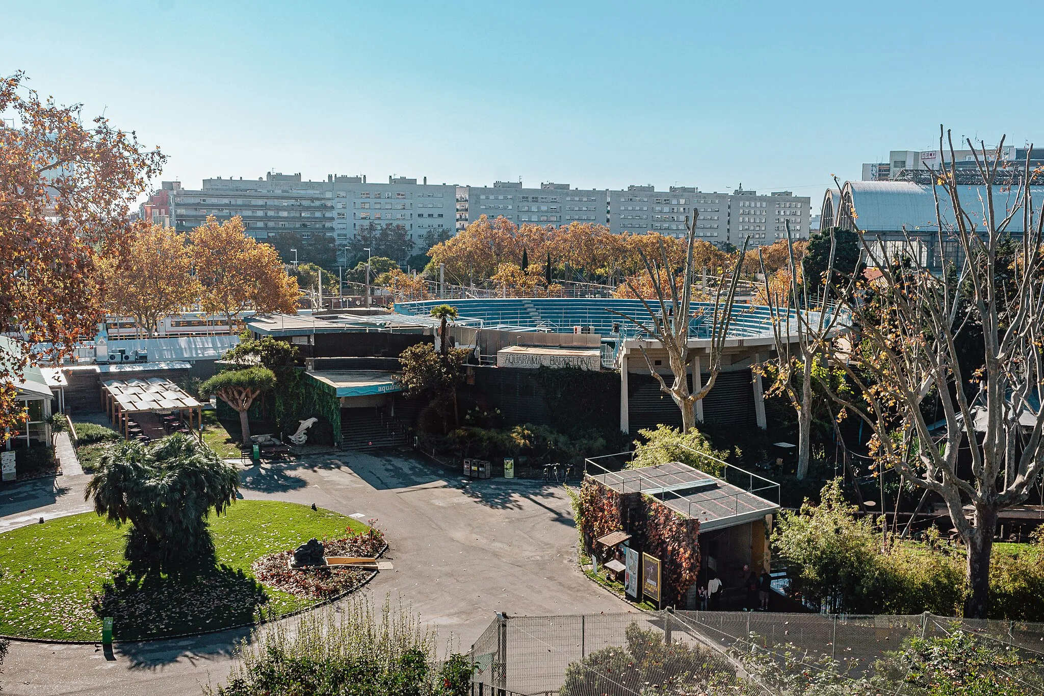 Photo showing: Imatge general del Gran Tanc, part del complex Aquarama Barcelona del Zoo de Barcelona.