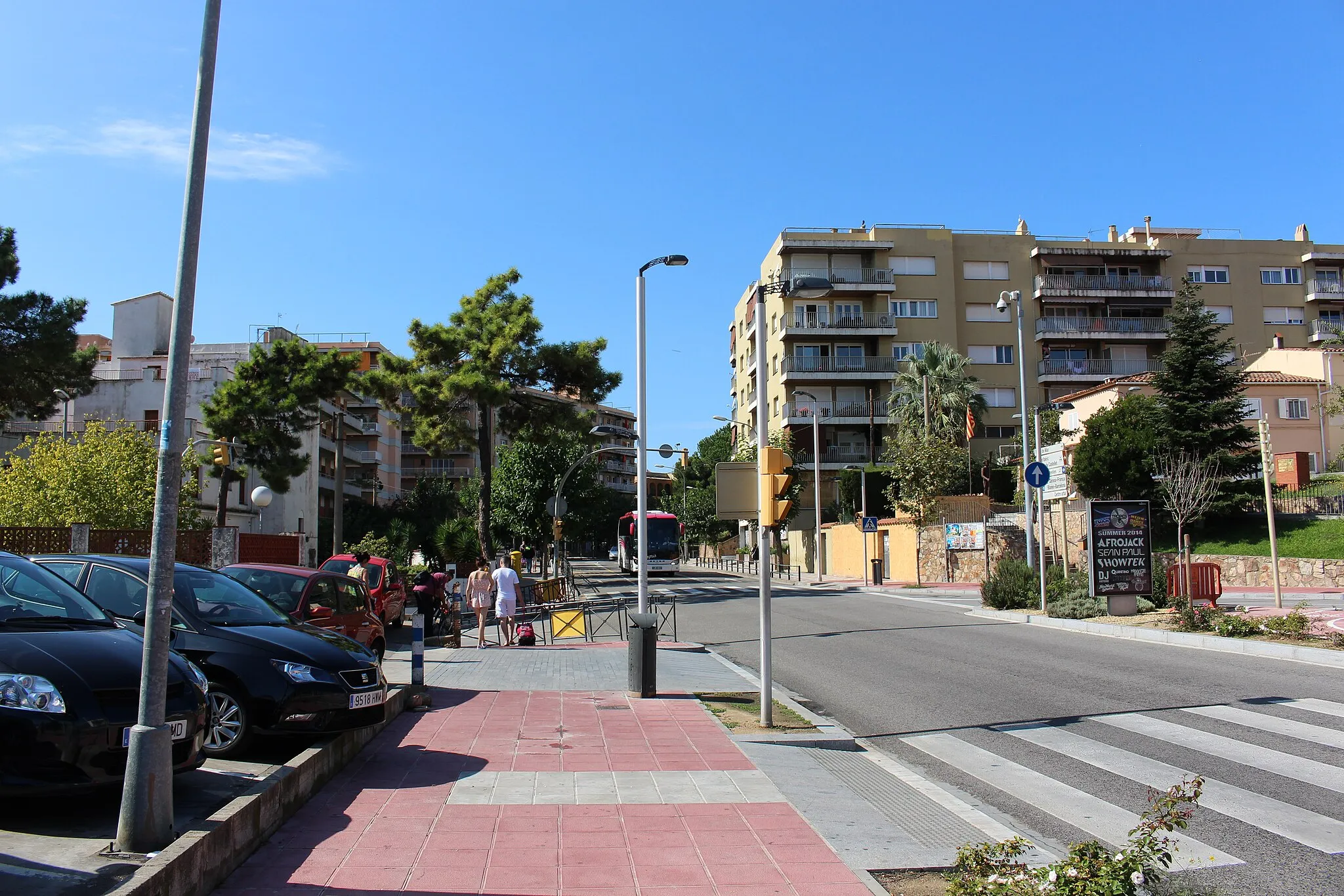 Photo showing: Ллорет де Мар. Улица Вила де Тосса (Avinguda Vila de Tossa) рядом с магазином "Caprado"