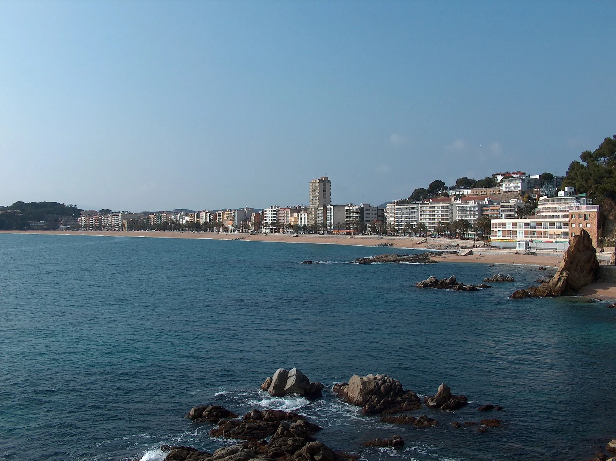 Photo showing: This is a a photo of a beach in Catalonia, Spain, with id: