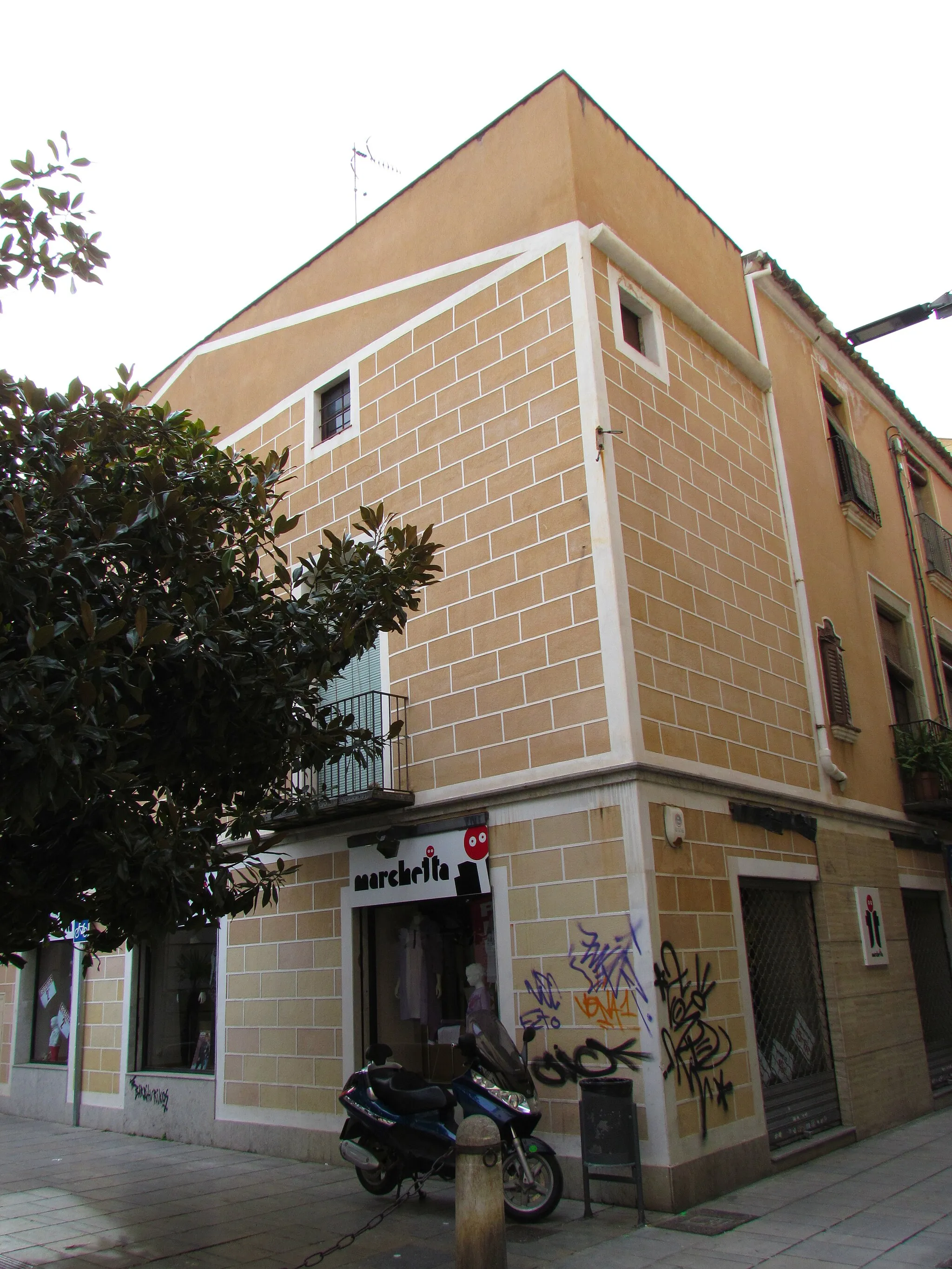 Photo showing: Vista de la Façana de l'Habitatge al carrer Barcelona, 48. (Mataró, el Maresme)