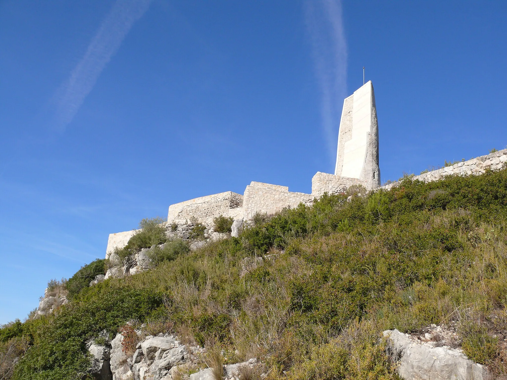 Photo showing: Castell de Subirats i església de Sant Pere del Castell (Subirats)