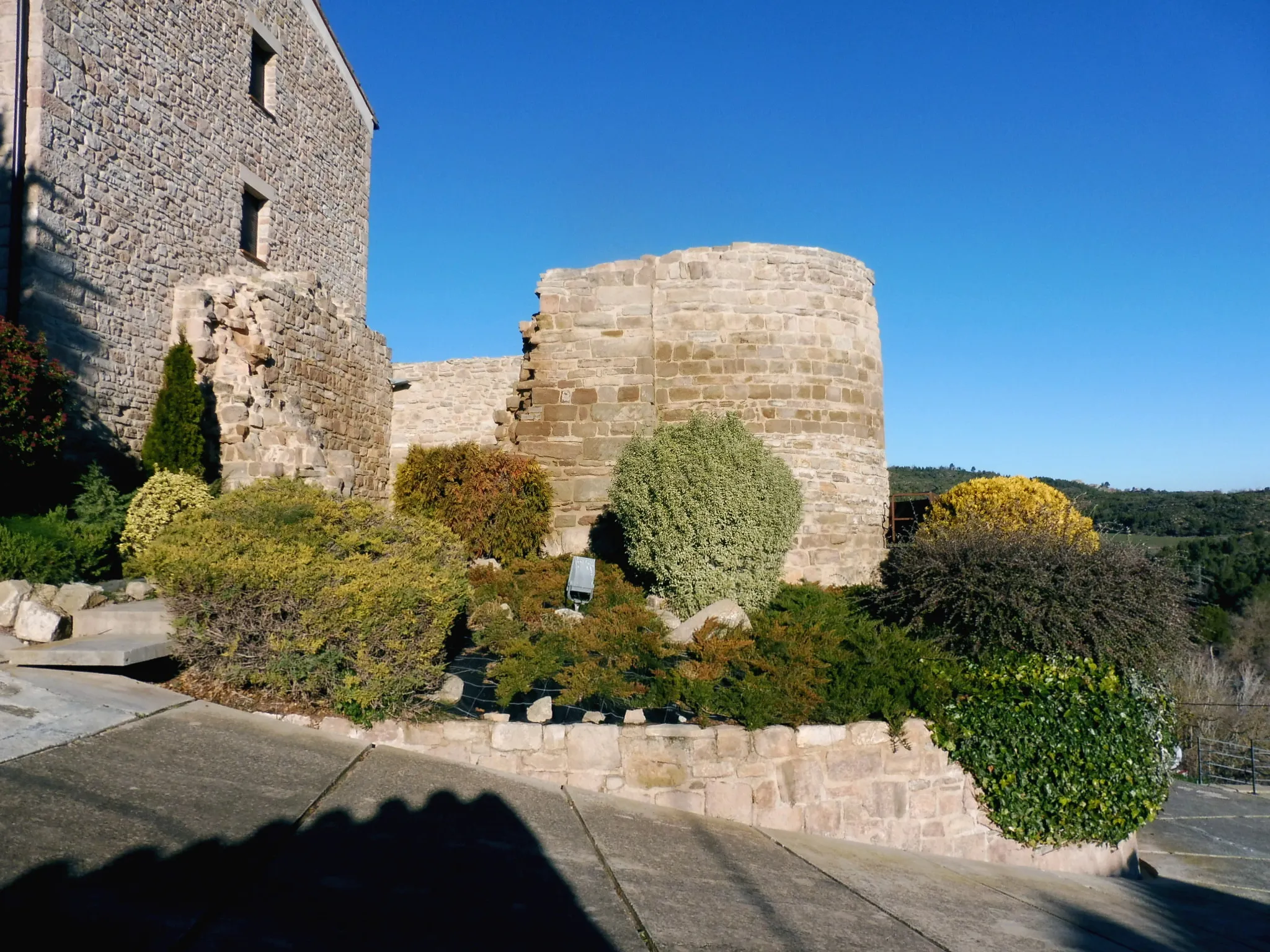 Photo showing: Castell de Veciana. al darrere de l'església de Sant Miquel

This is a photo of a monument indexed in the Spanish heritage register of Bienes de Interés Cultural under the reference RI-51-0005756.