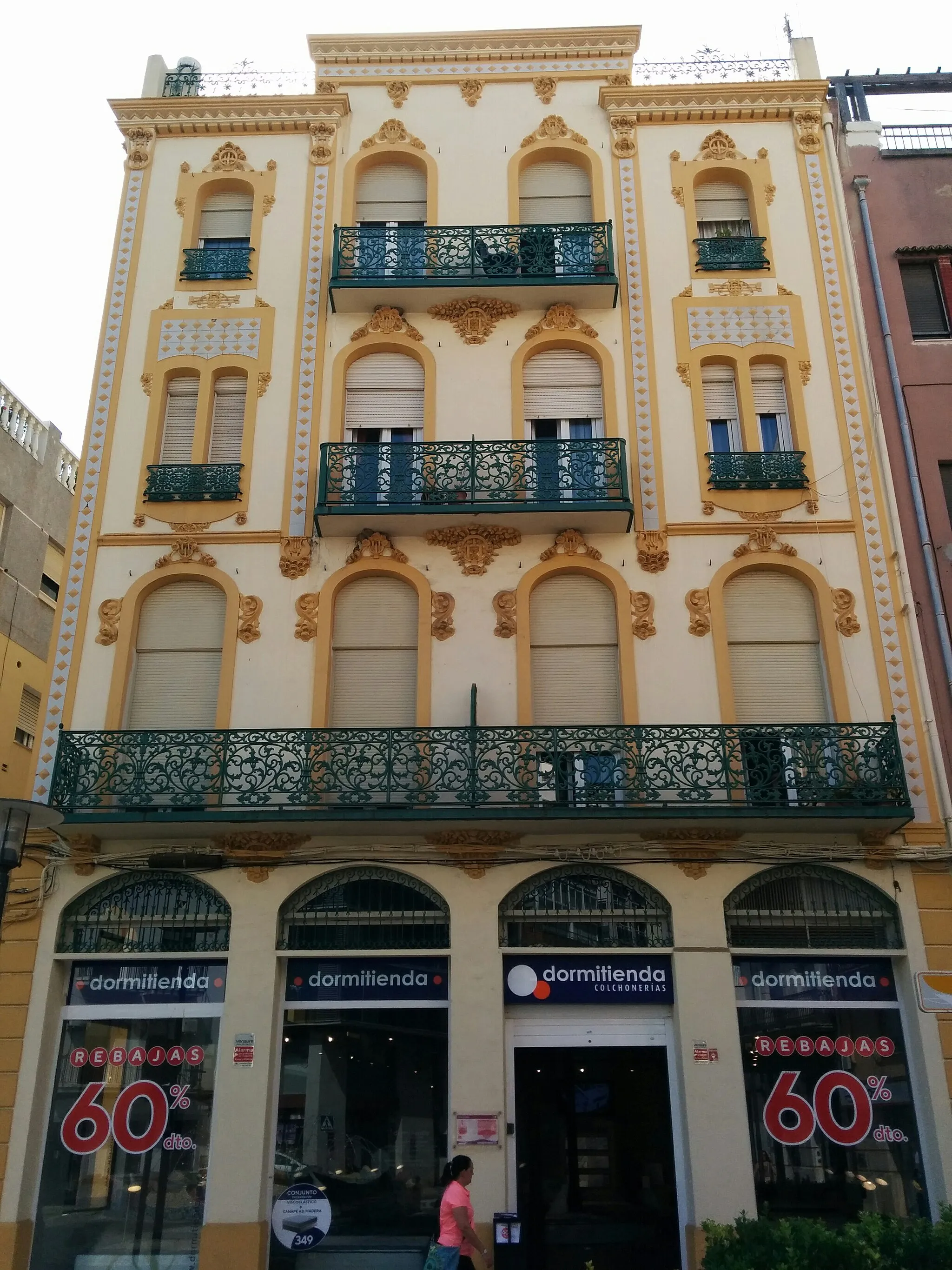 Photo showing: Casa Sendra, edificio modernista situado en la Plaça Jovellar número 8 de Vinaròs (Castellón).