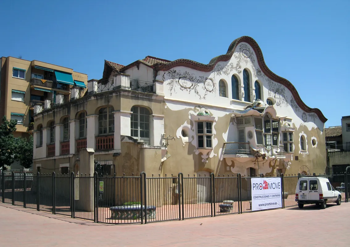 Photo showing: The former masia (“farm house“) Can Negre in Sant Joan Despí, Catalonia (Spain), altered by the Modernisme architect Josep Maria Jujol between 1915 and 1930.