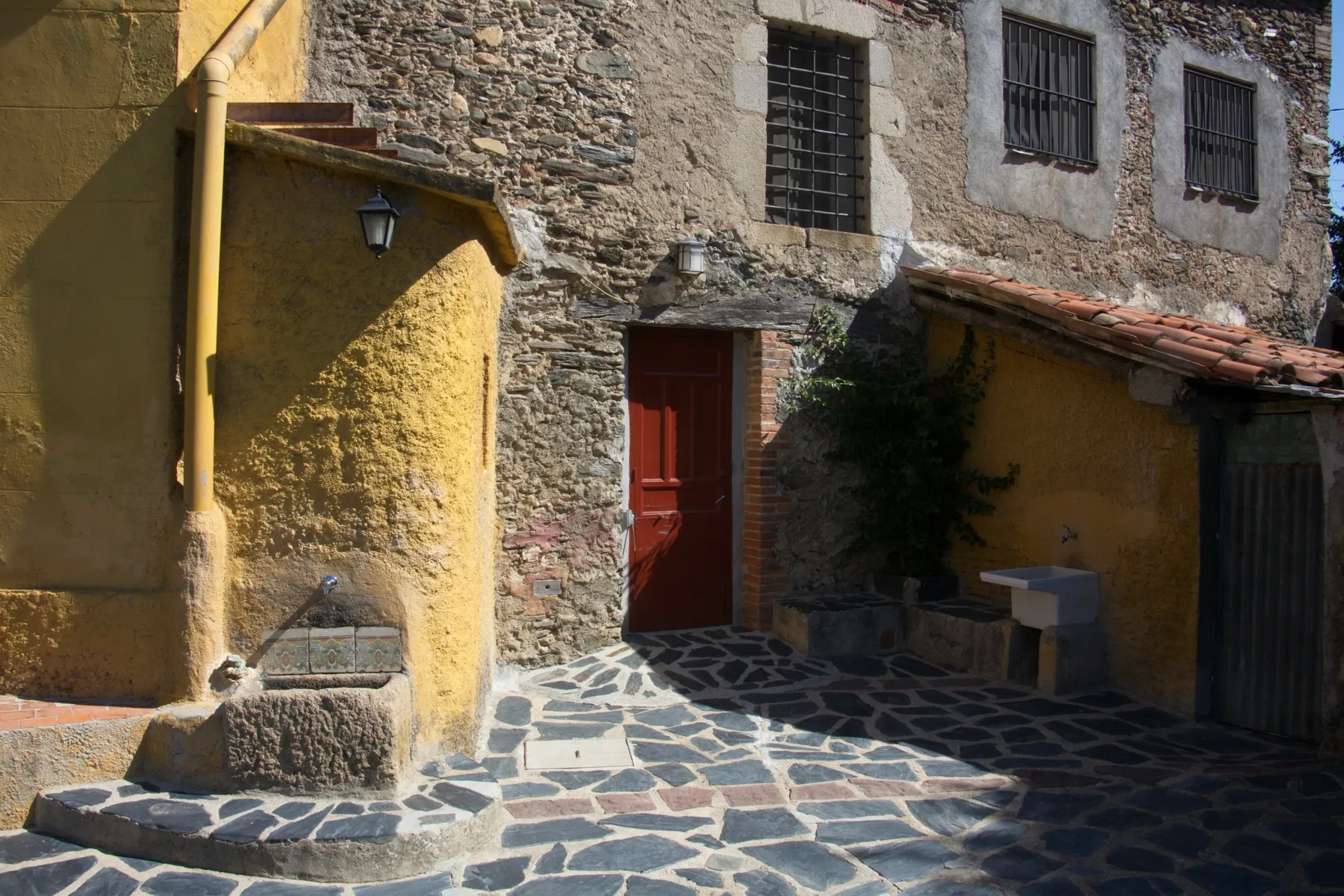 Photo showing: Can Fargas (Fogars de Montclús)