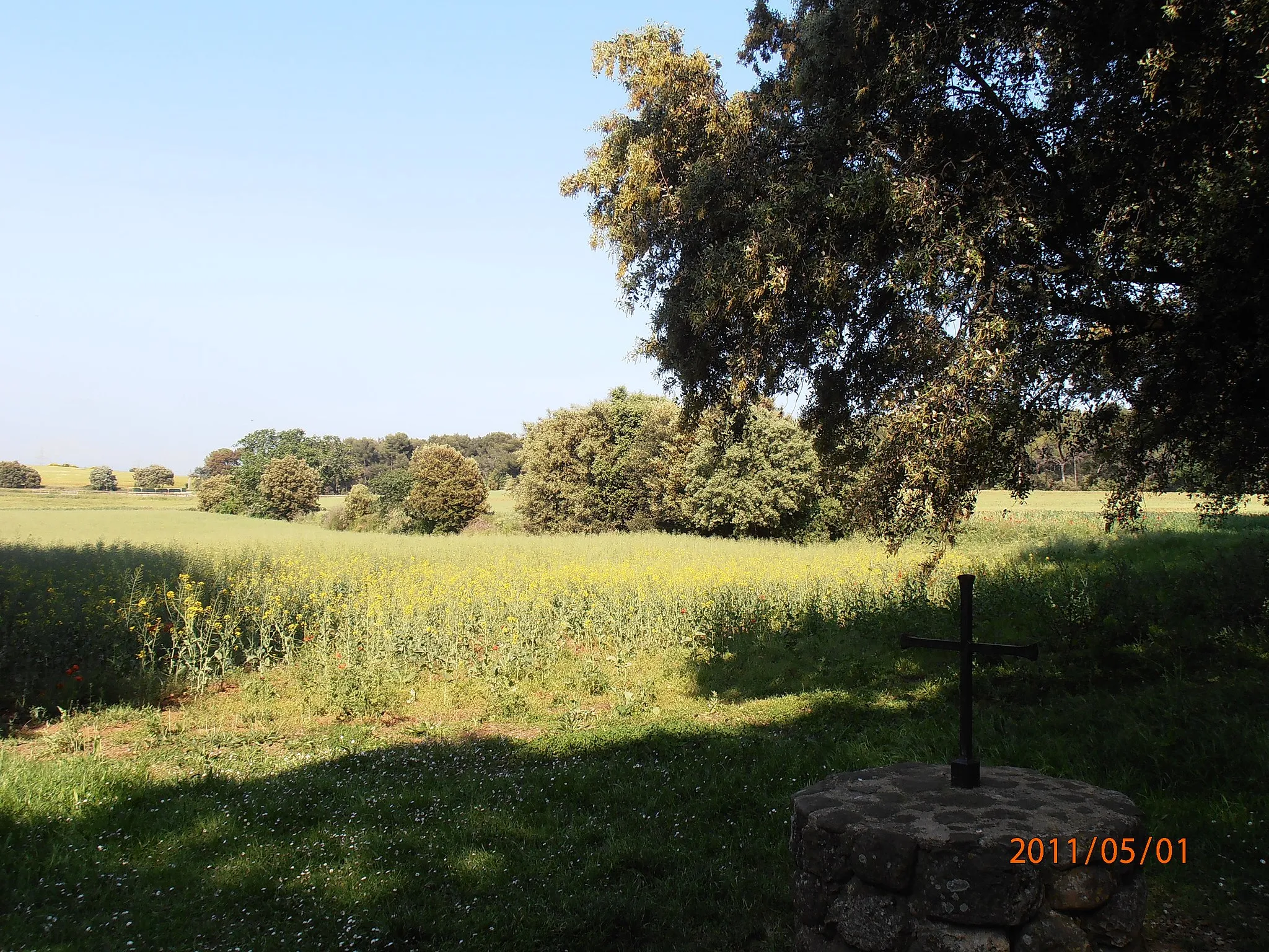 Photo showing: Camps que envolten l'ermita de Santa Justa per la part Nord