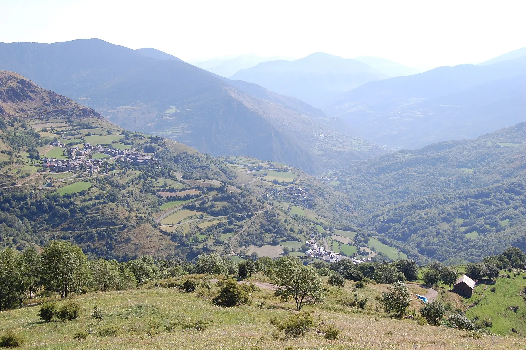 Photo showing: Panoràmica de la Vall d'Àssua des de la pista  que surt de Llessuí fins a les pistes d'esquí d'Espot.