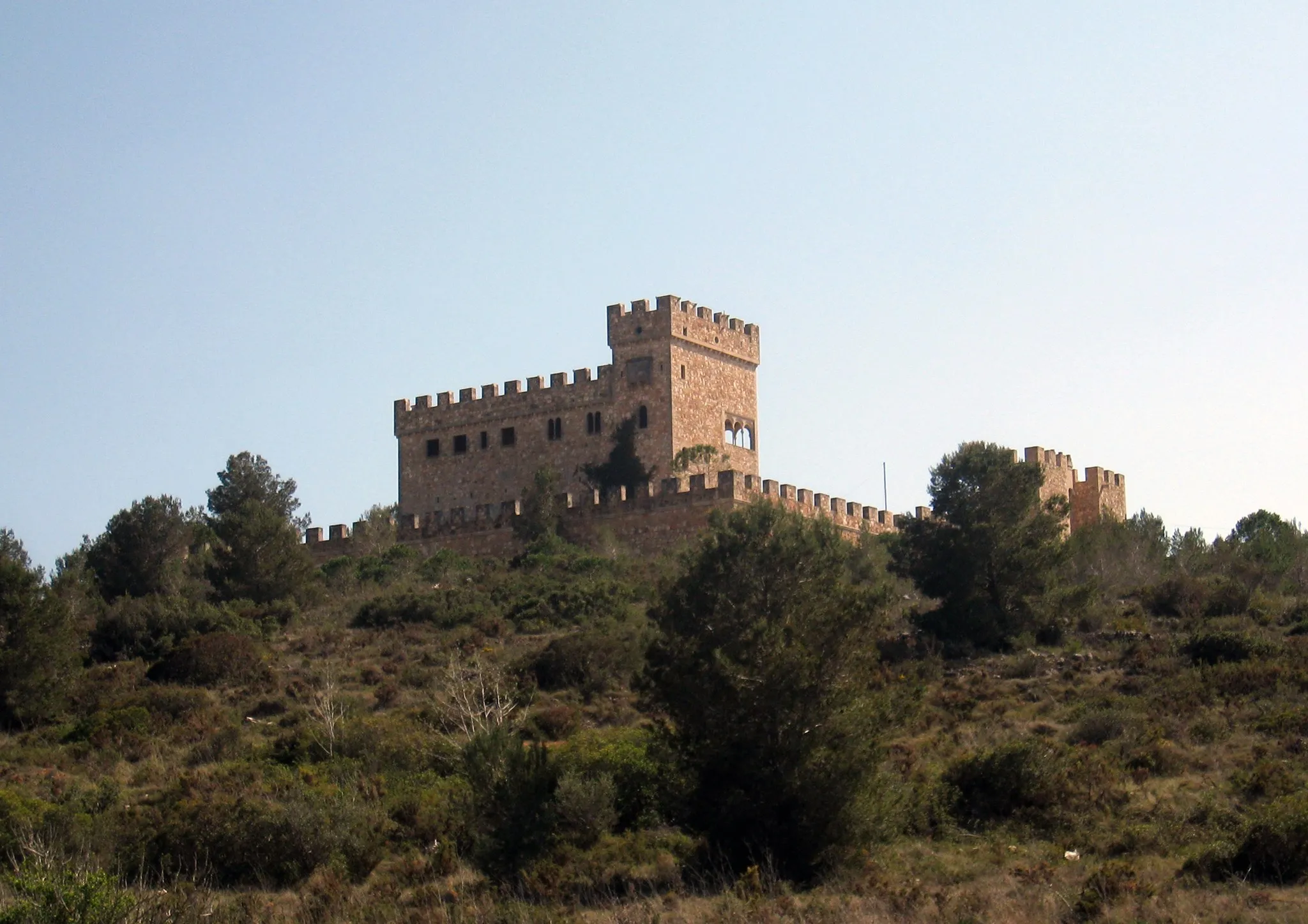 Photo showing: The castle of Masllorenç in the comarca Baix Penedès in Catalonia, Spain.