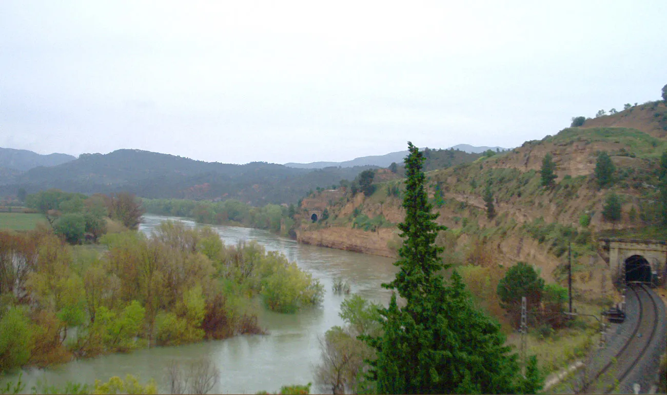 Photo showing: L'Ebre, un dia de pluja a Ascó