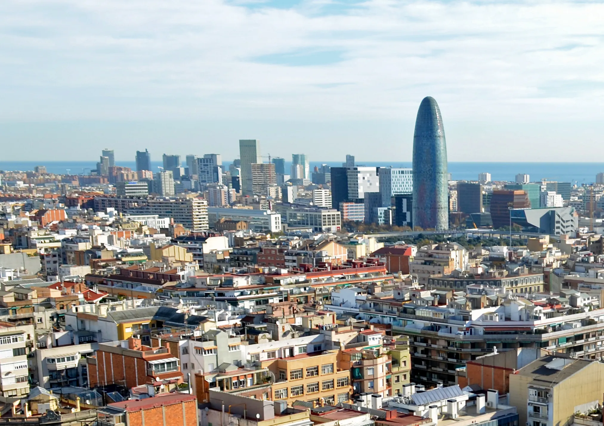 Photo showing: View on Barcelona from Sagrada Familia.