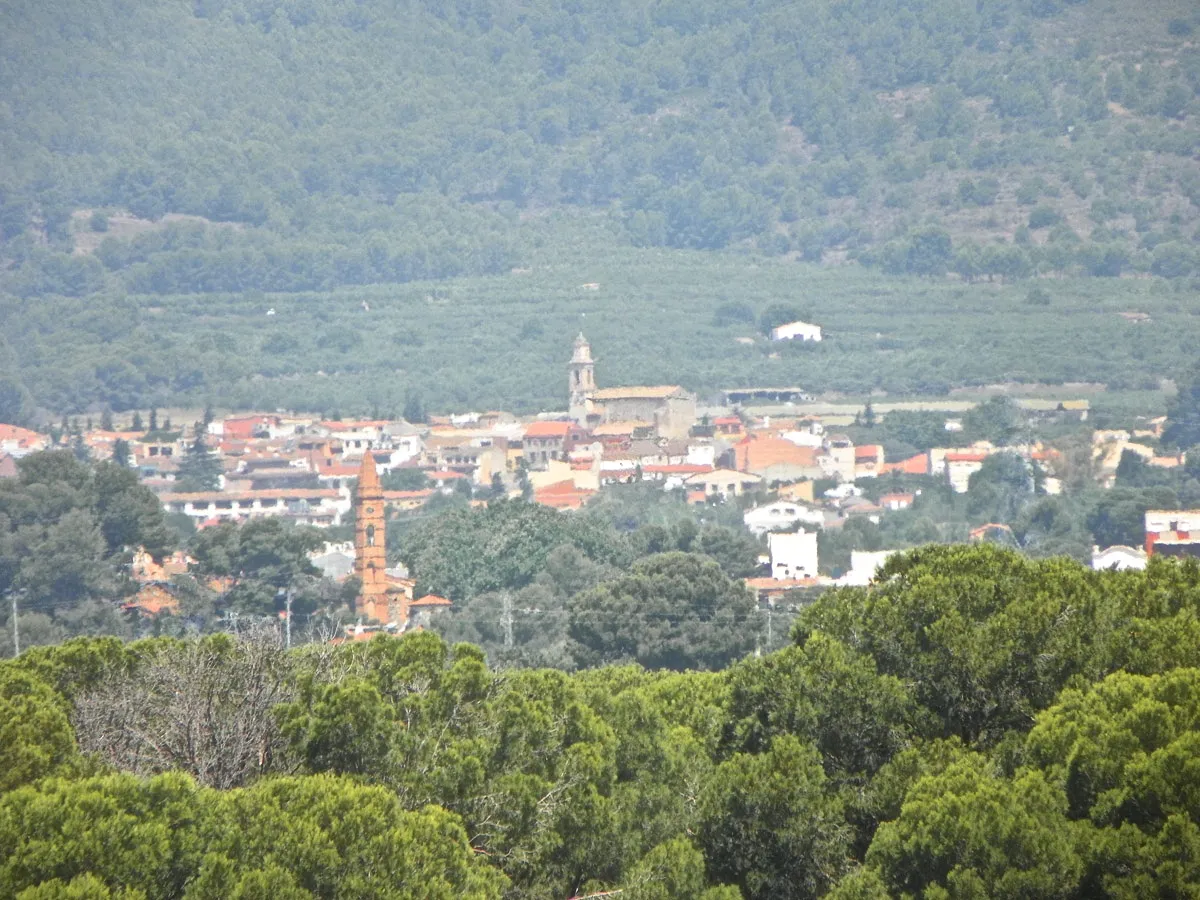 Photo showing: Des del mirador del parc Samà. Botarell i en primer terme campanar a Montbrió