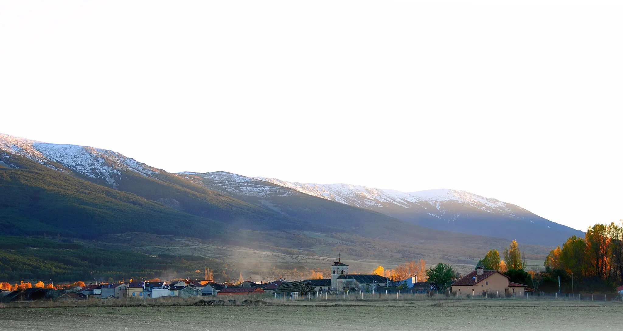 Photo showing: Vista general de Arcones desde el camino a Huerta.