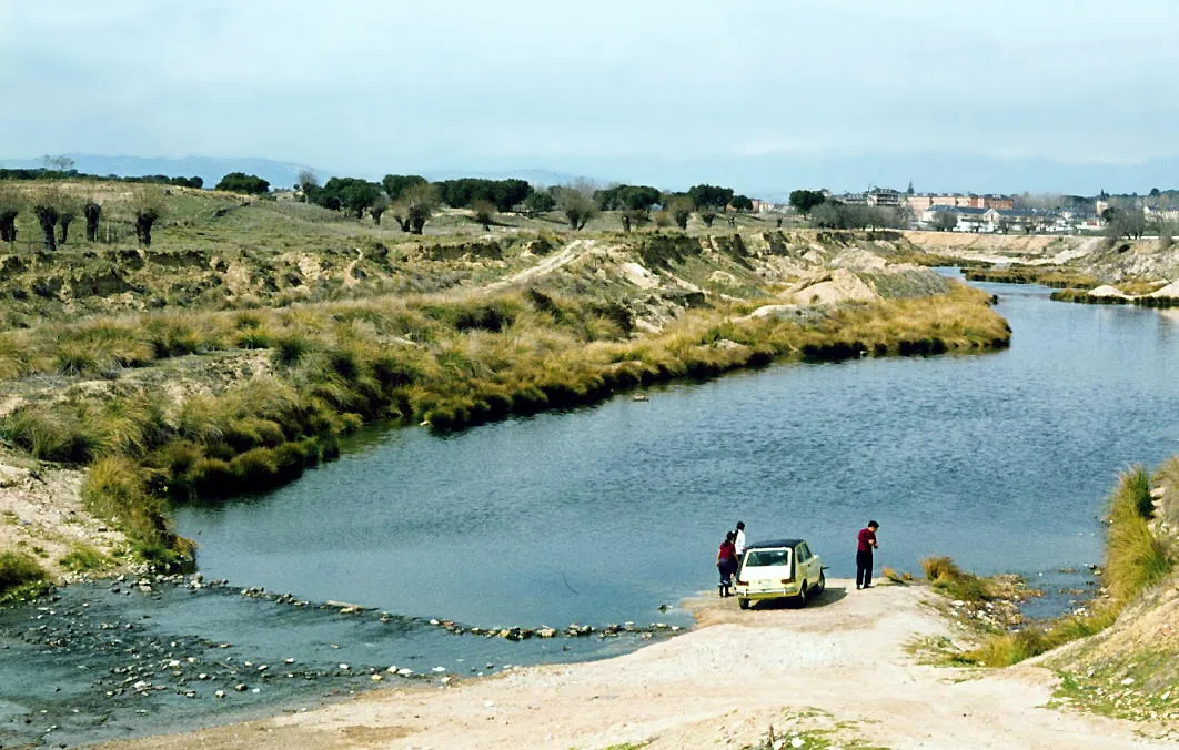 Photo showing: Manzanares River downstream Mingorrubio, with a ford;  El Pardo, Madrid, Spain
