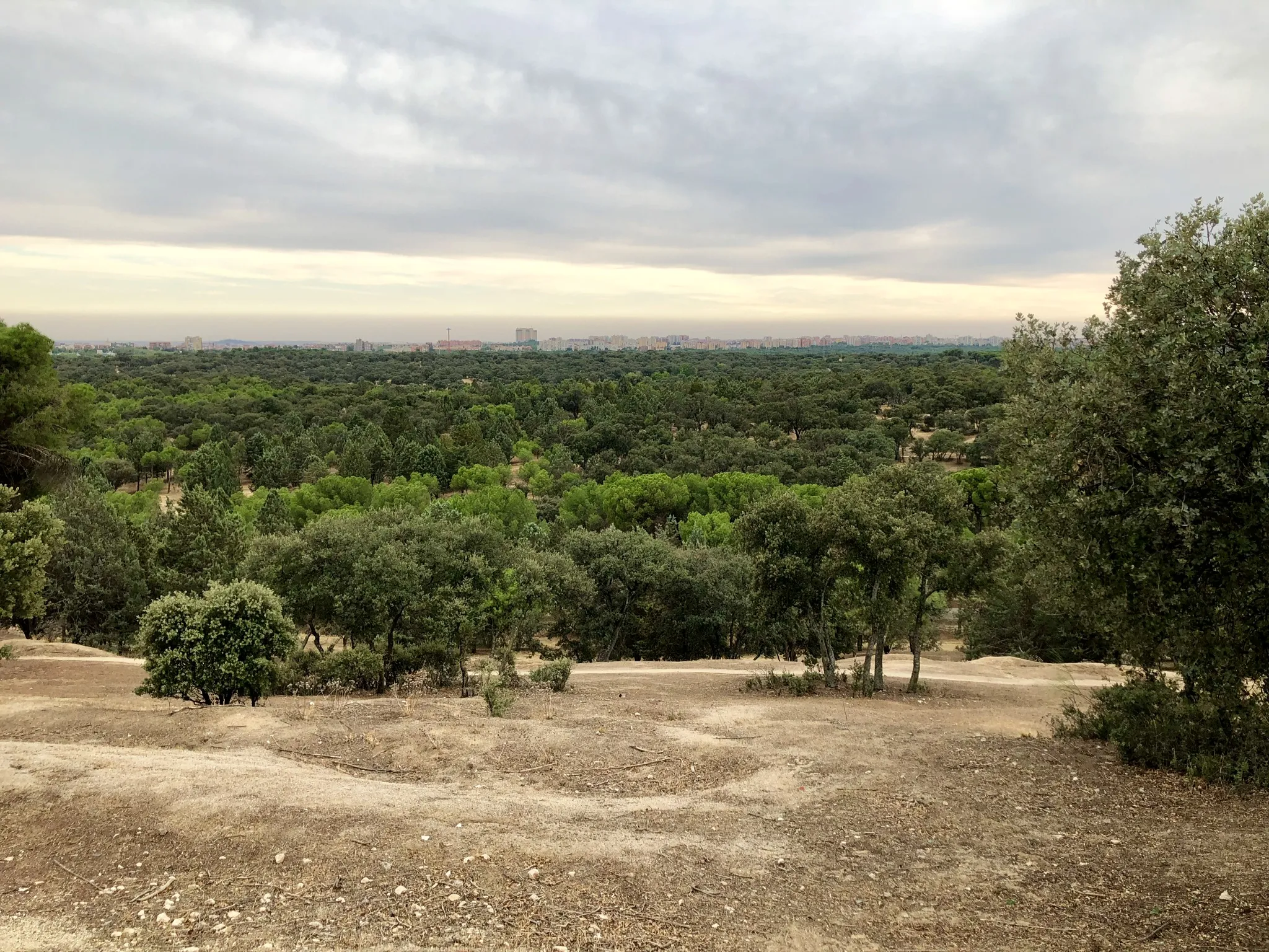 Photo showing: Cerro de Garabitas. Parque histórico de la Casa de Campo. Madrid, España.