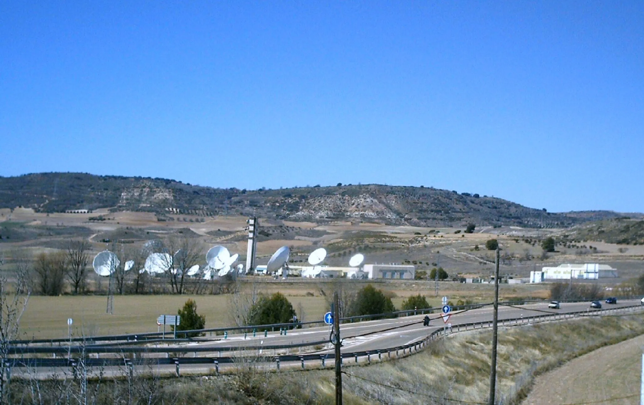 Photo showing: Satellite Ground Station of Armuña de Tajuña, from the N-320, in Guadalajara, Spain.