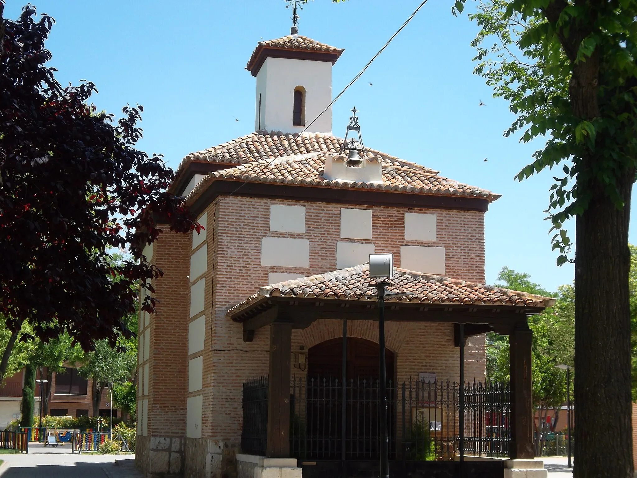 Photo showing: Azuqueca-Ermita de la Virgen de la Soledad, edificada en 1730 – 1769.  Alberga la imagen de la Virgen de la Soledad, patrona de Azuqueca.