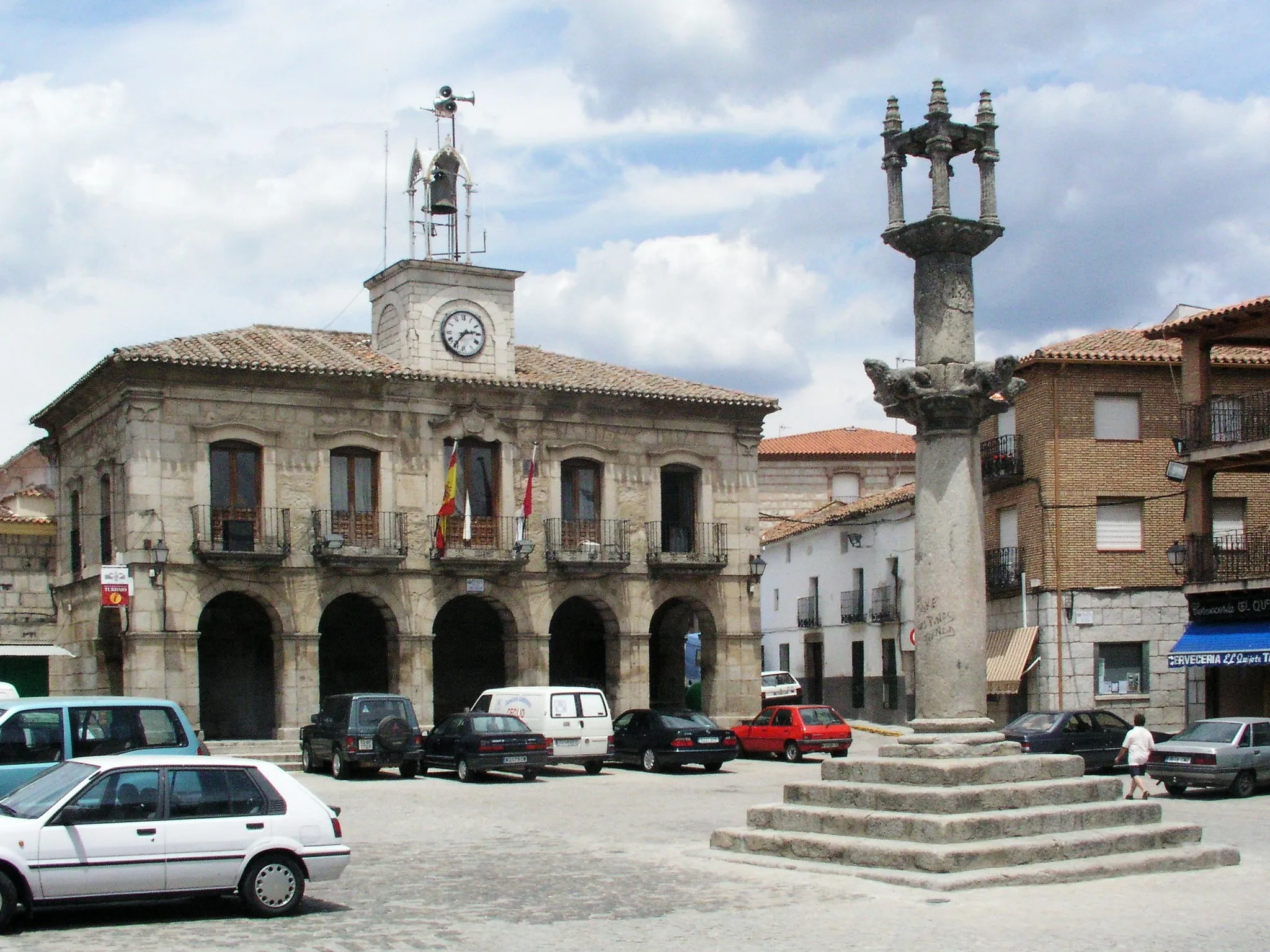 Photo showing: Ayntamiento, Almorox, Province of Toledo, Spain.
